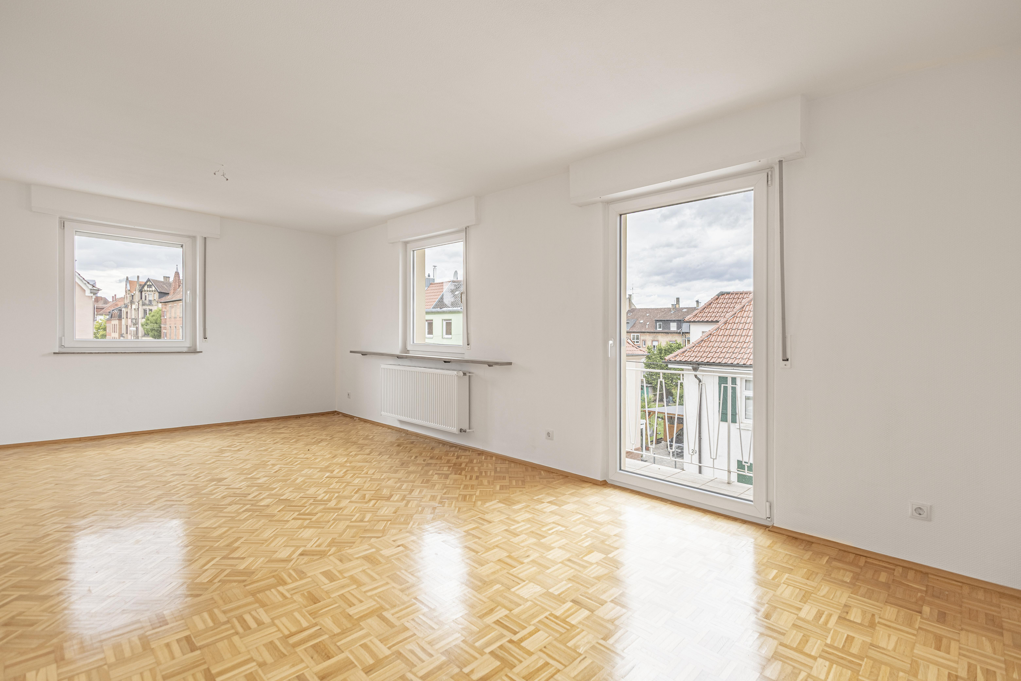 Charmant & saniert: Lichtdurchflutete 3 ZKB ETW mit Balkon im Zentrum von Landau!