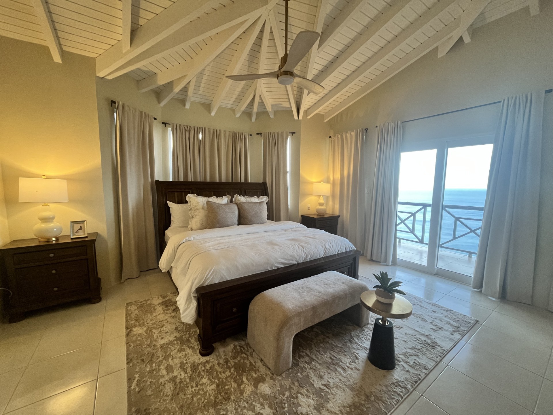 Chic Town House in private location