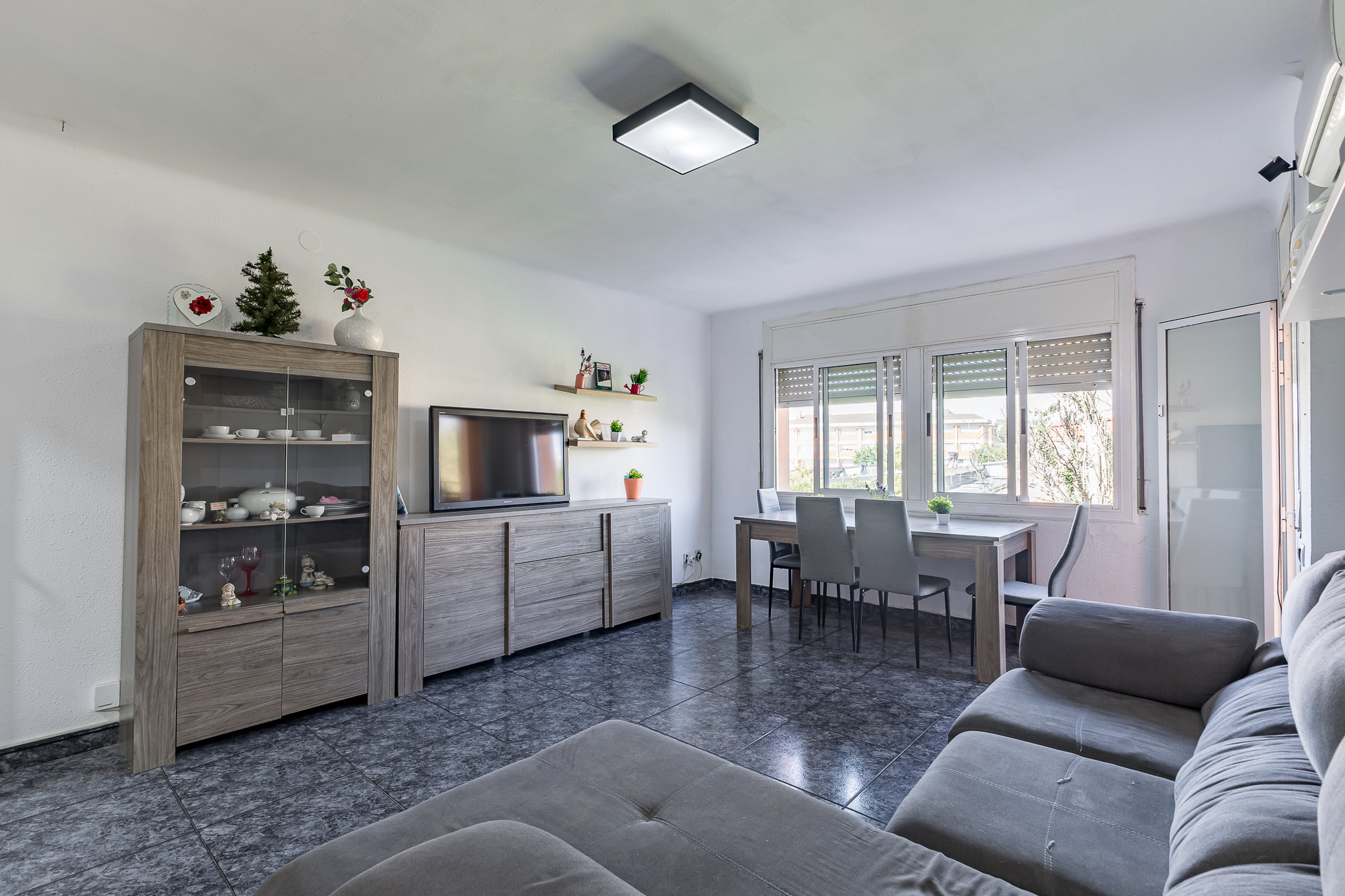 Spacious, bright flat with balcony in Abrera