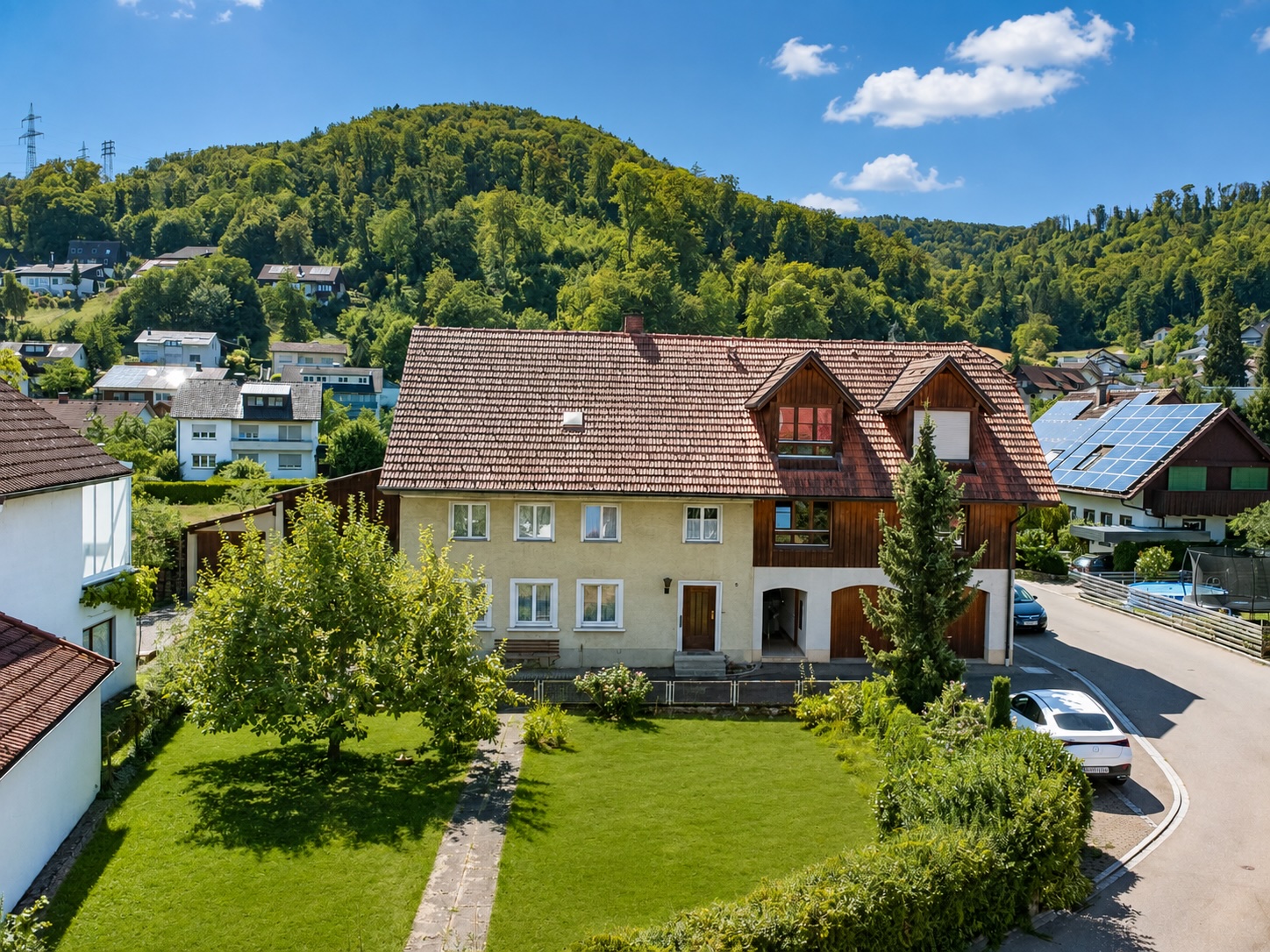 Vermietetes Mehrfamilienhaus mit attraktivem Ausbaupotenzial – Investieren mit Perspektive