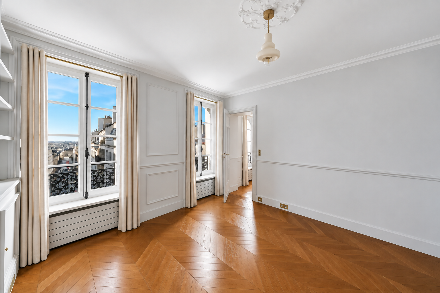 Montmartre - Top Floor - Bright & South-Facing