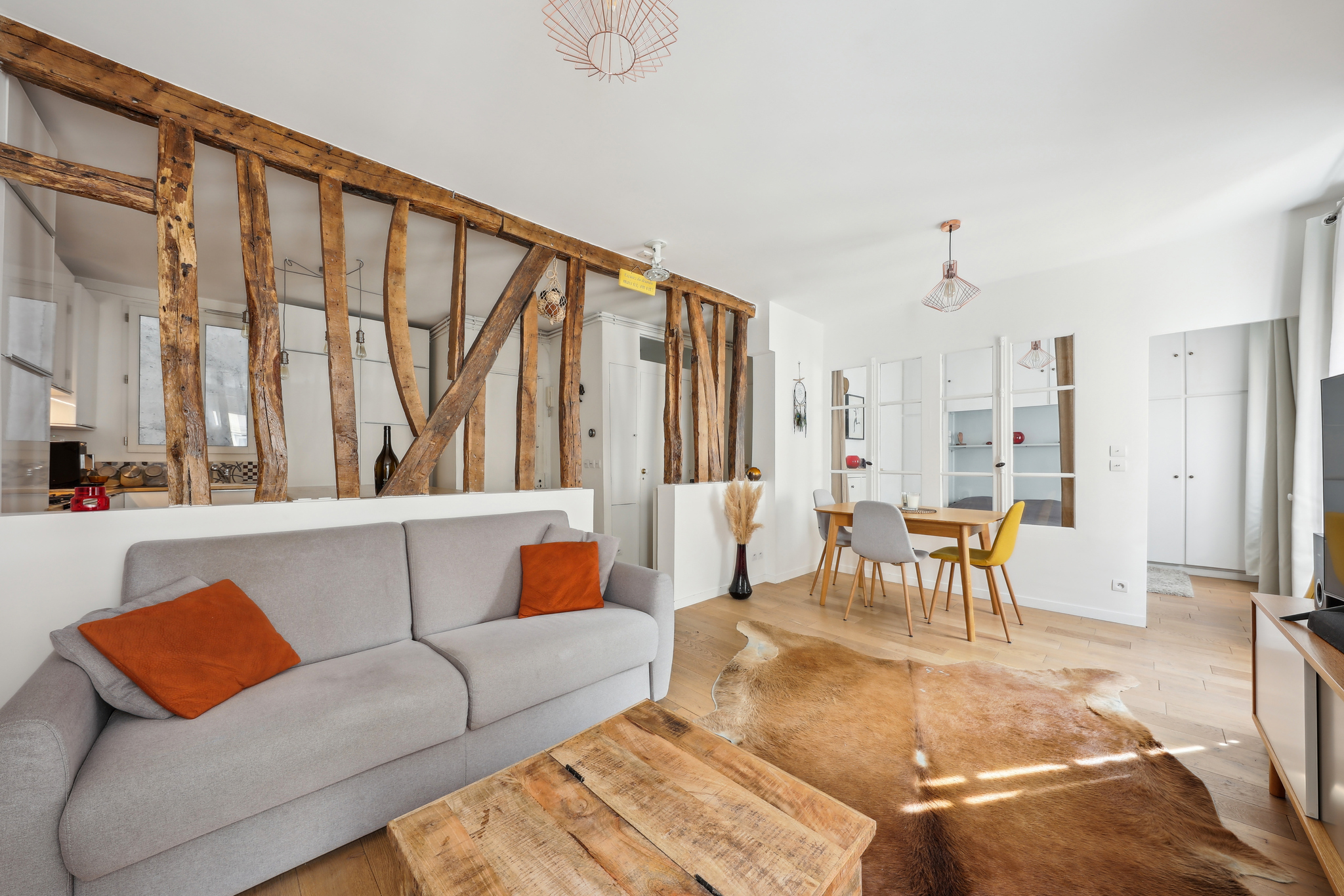 Paris 18th - Montmartre / Abbesses - Elegant 3-Room Apartment