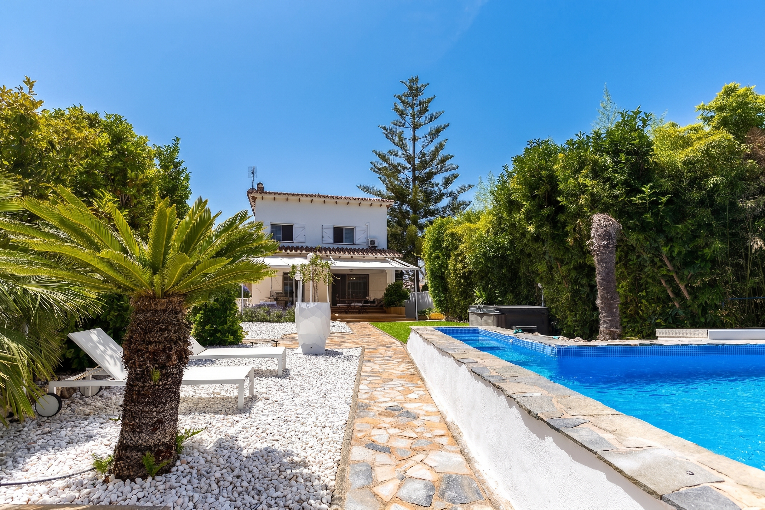 Elegance, spaciousness and quality of life just minutes from Sitges
