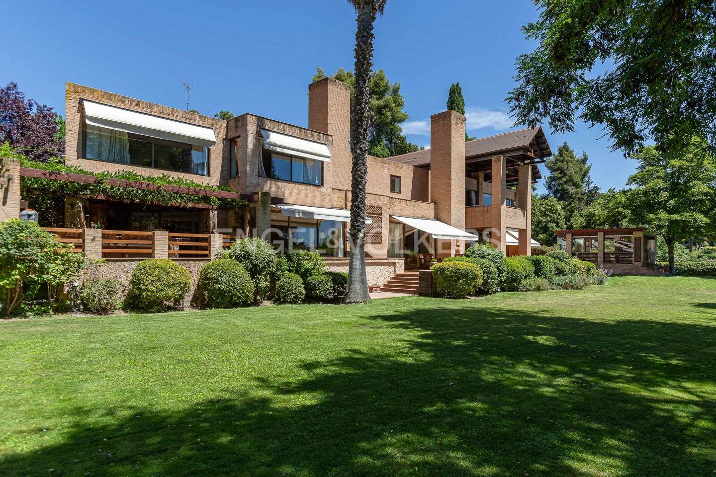 Villa with exceptional design in La Moraleja Madrid