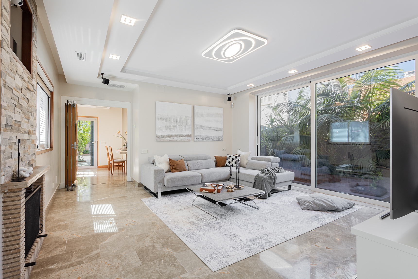 Modern, spacious home for large families in Castelldefels