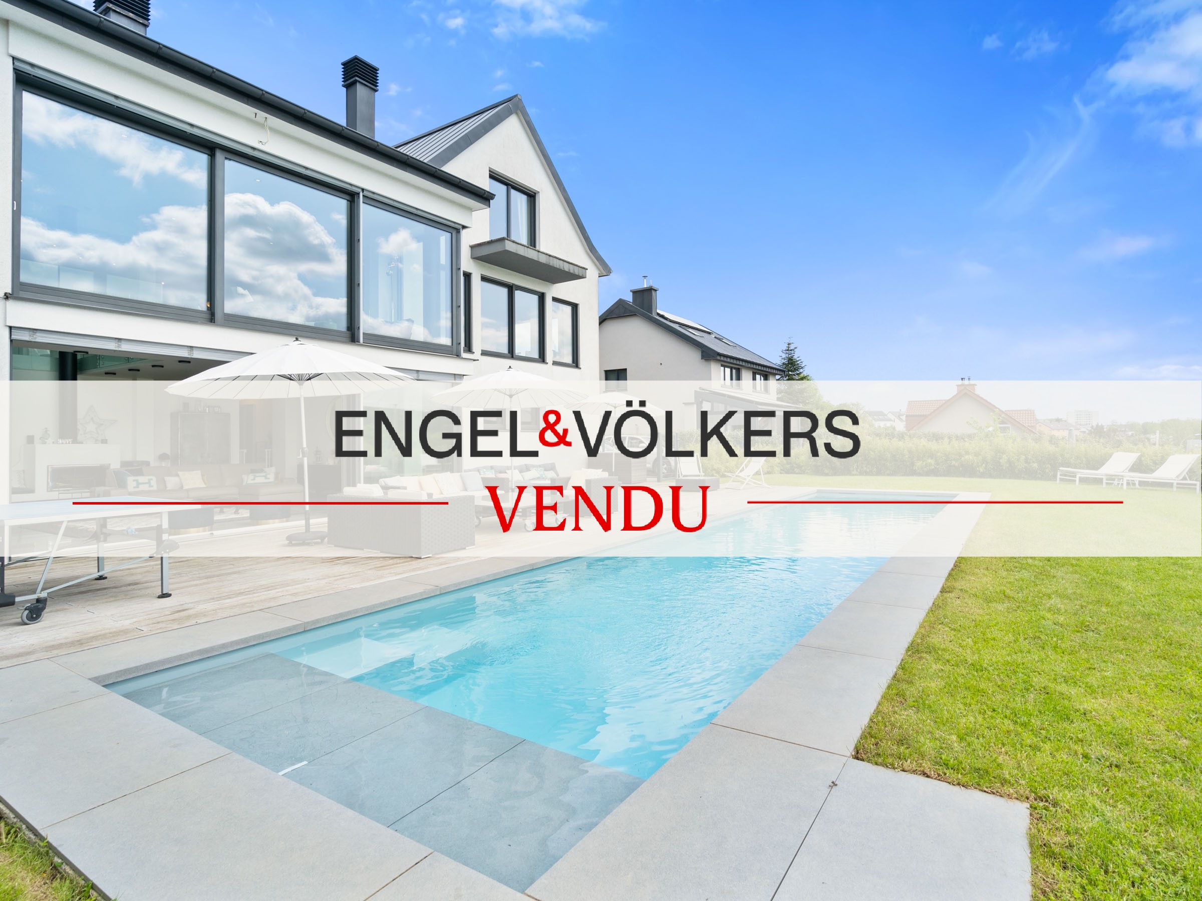 Luxusvilla mit Pool in Ehlange