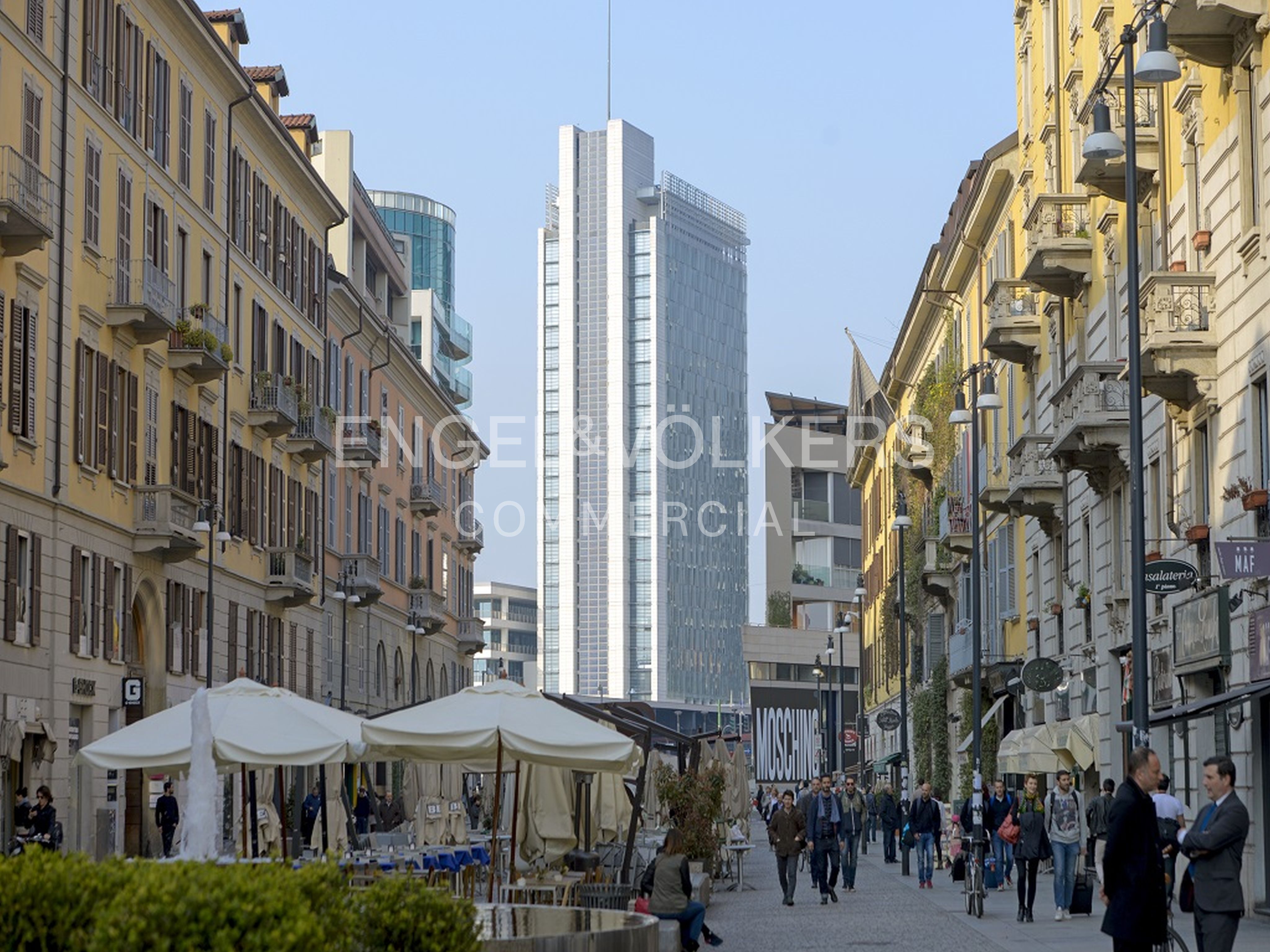 Negozio in affitto Milano Isola | 2 vetrine con canna fumaria