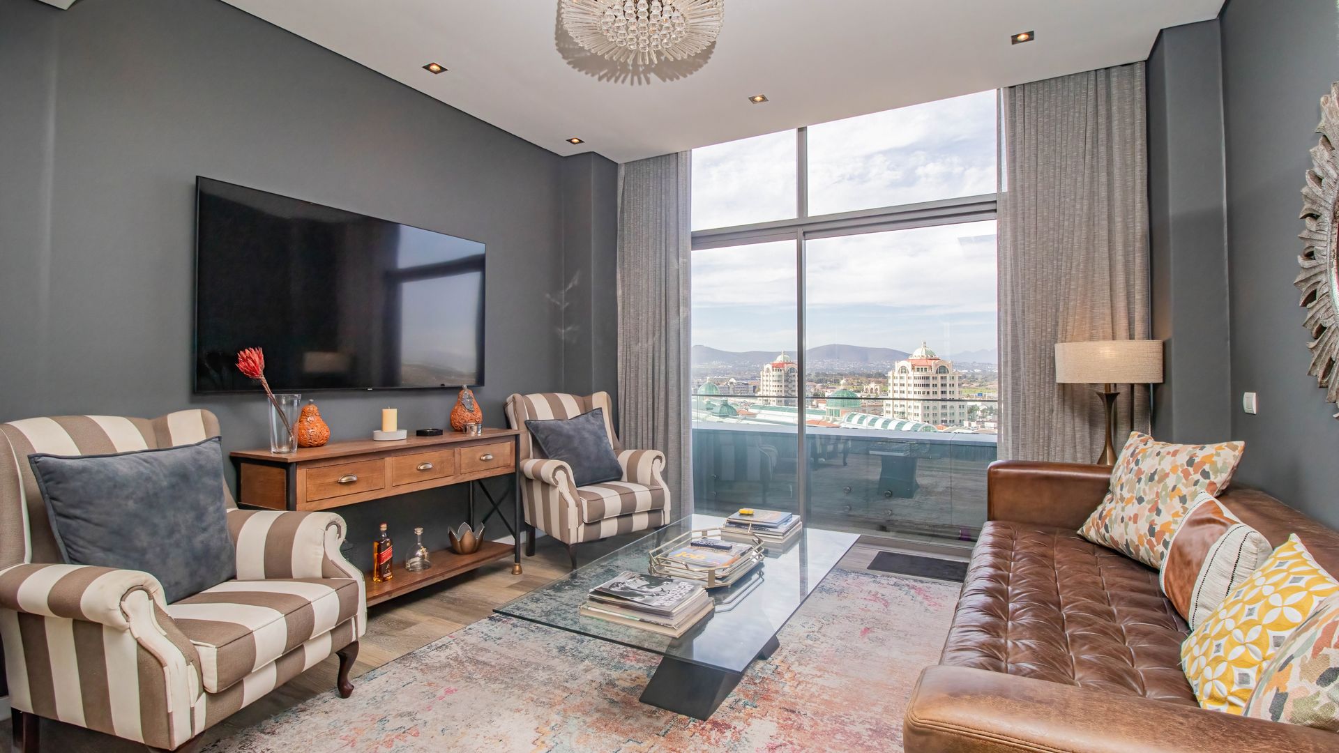 908 Crystal Towers (Penthouse)