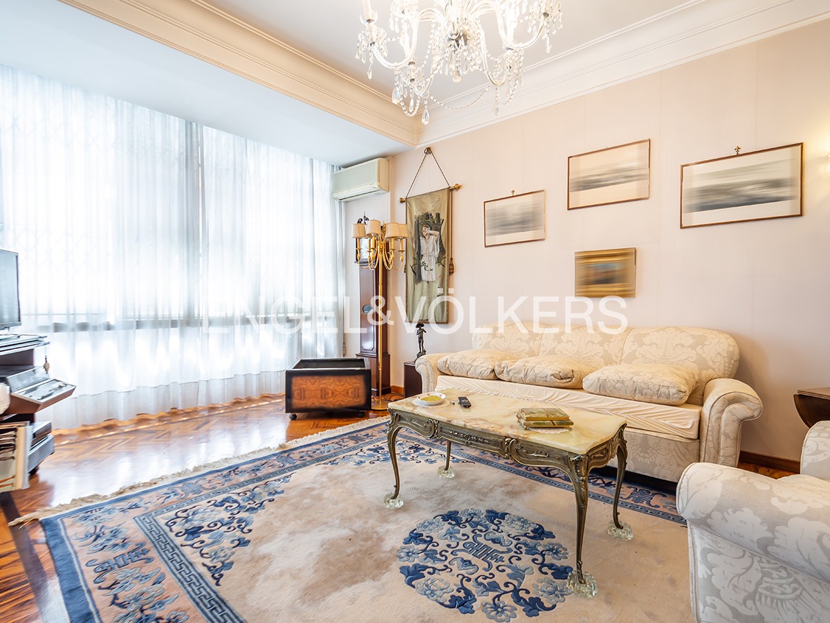 Bright apartment on Via Felice Grossi Gondi