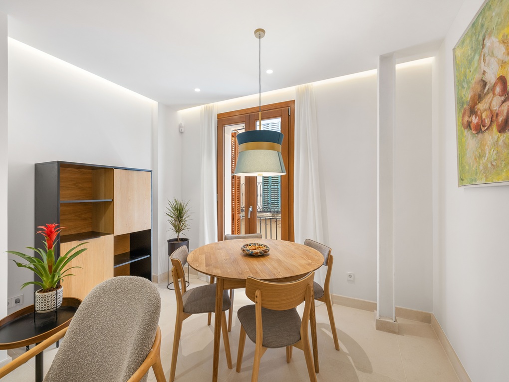 Apartament modern i nou amb balcó, pati interior, ascensor i aparcament prop de Sant Nicolau