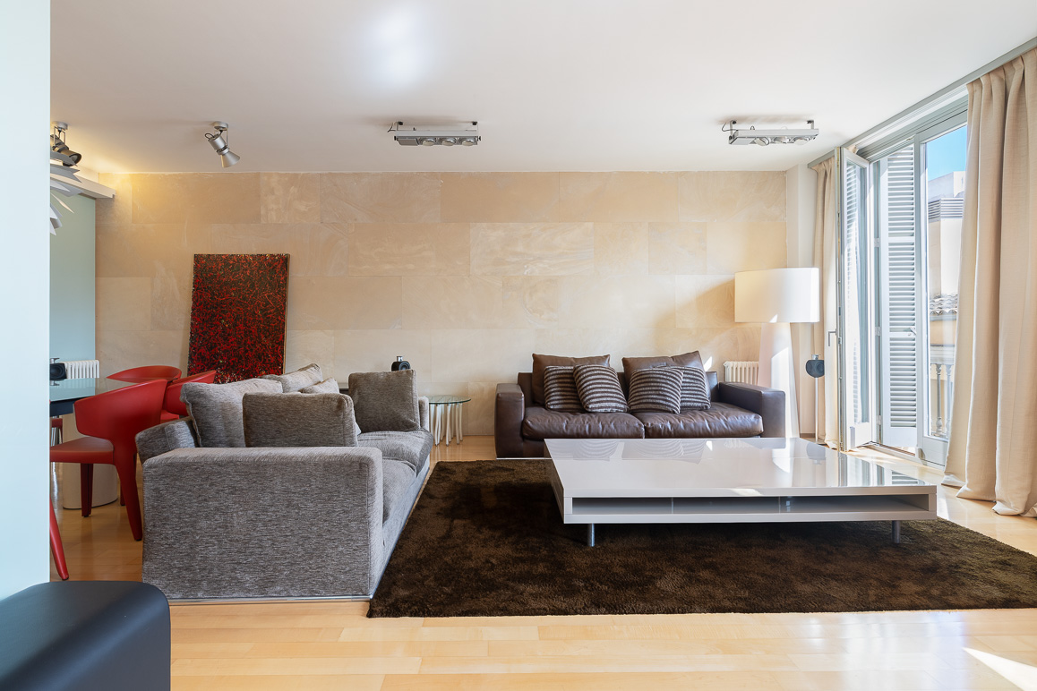 Helles, großzügiges Duplex Apartment mit Aufzug