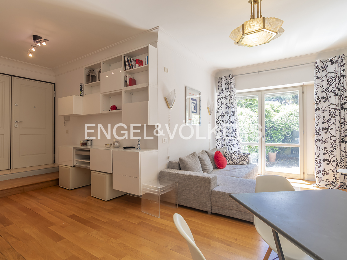 Elegant apartment with garden on Via della Camilluccia