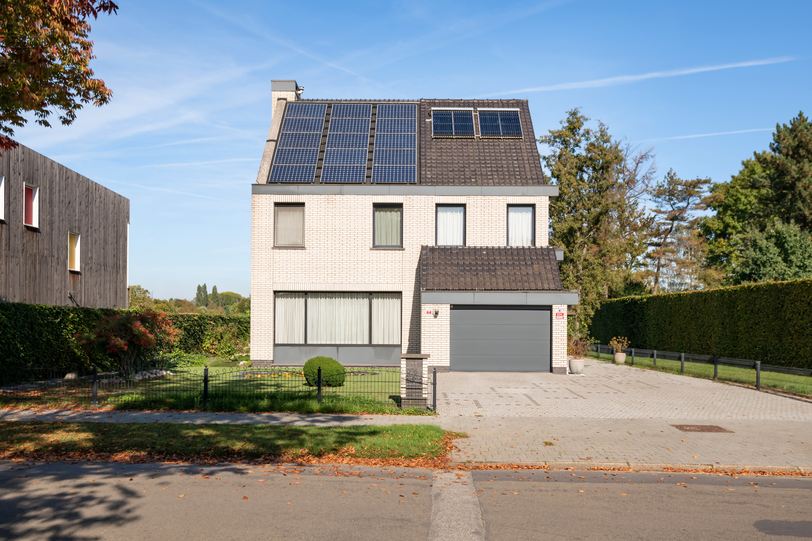 Ruime vrijstaande woning met zicht op de velden in Kontich
