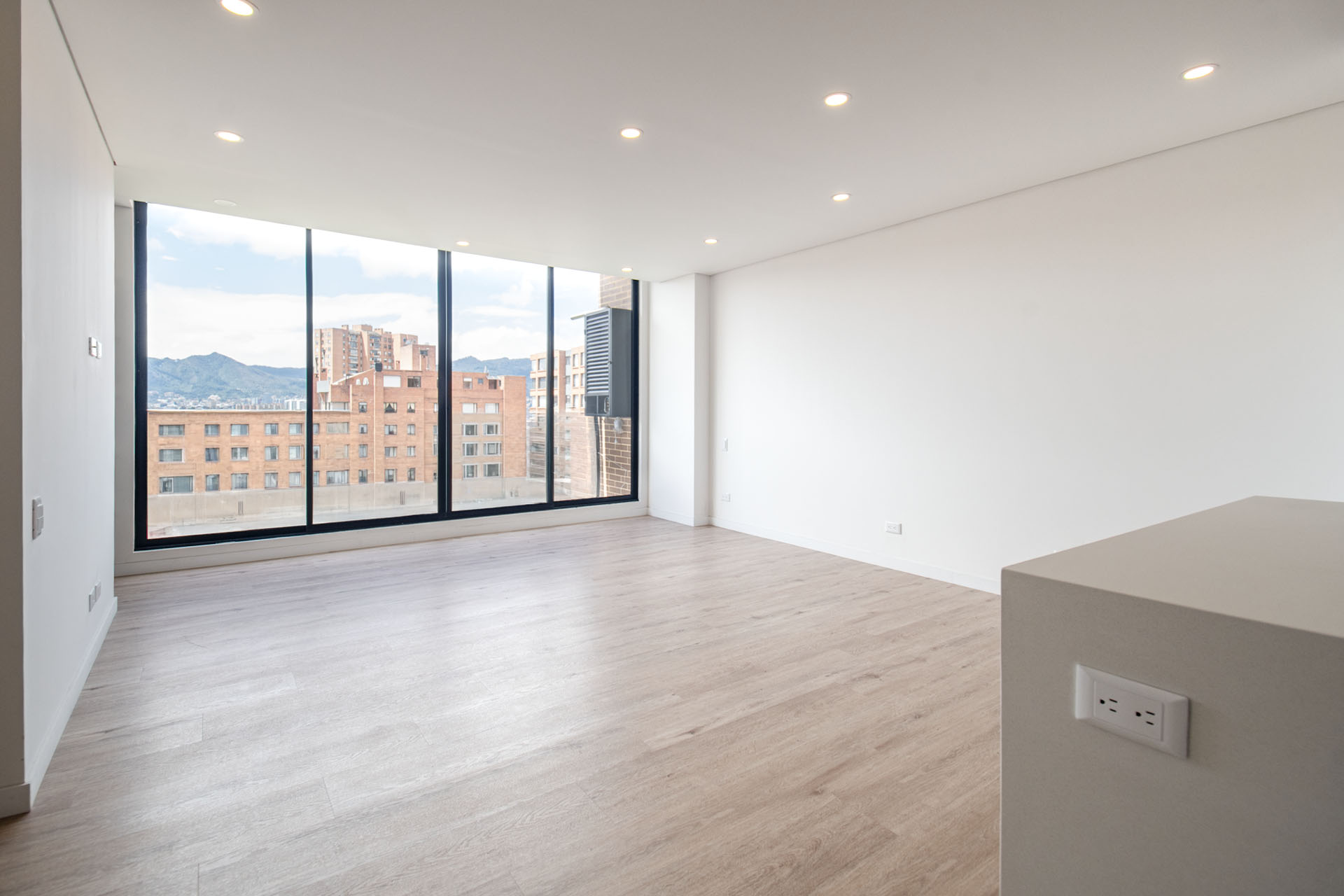 Moderno apartamento a estrenar con balcón para venta en Sotileza