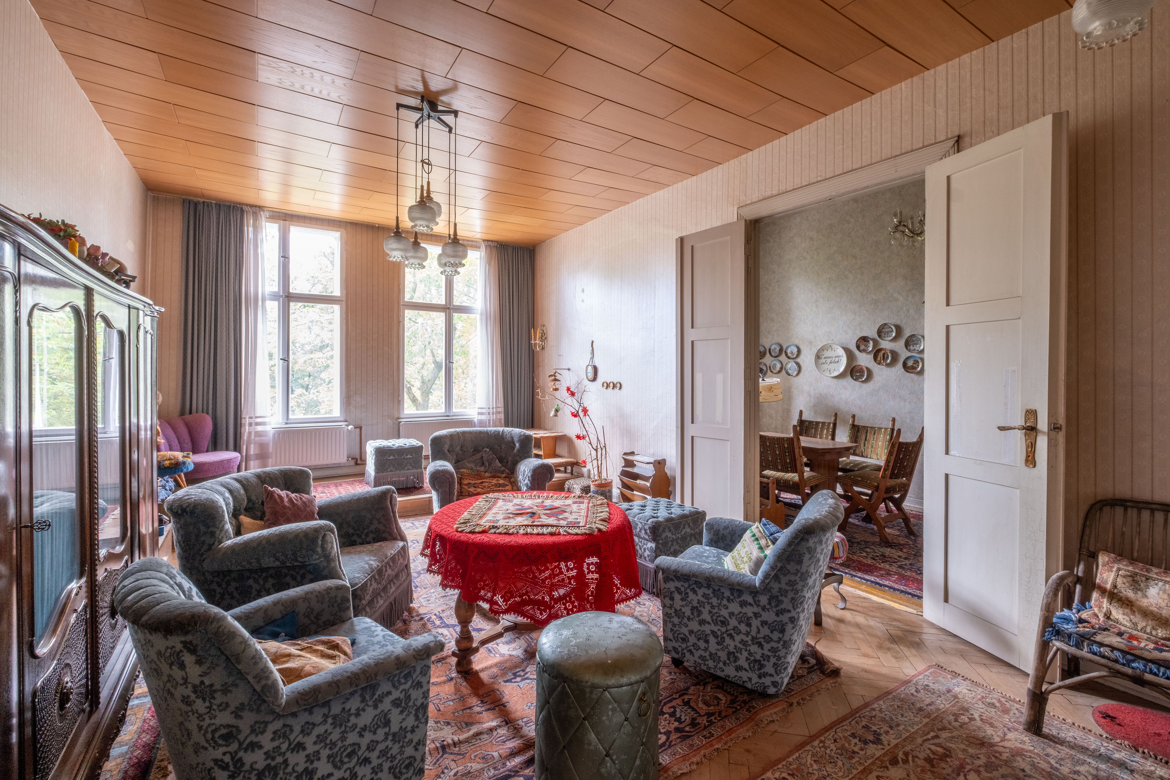 Großzügige 4-Zimmer-Altbauwohnung mit Gestaltungspotenzial, Südbalkon und Uferblick
