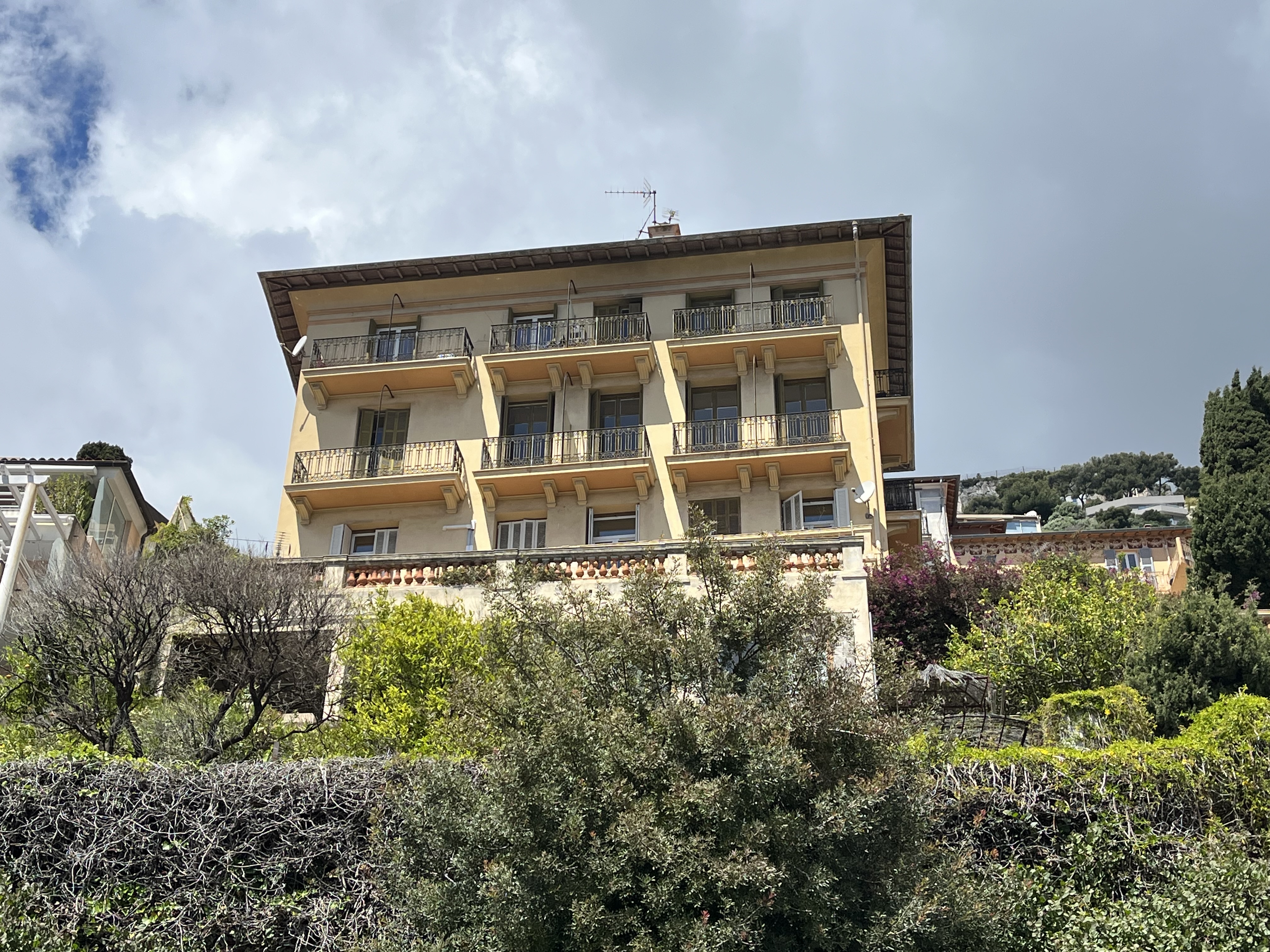 Belle Époque building, sea view, near Monaco