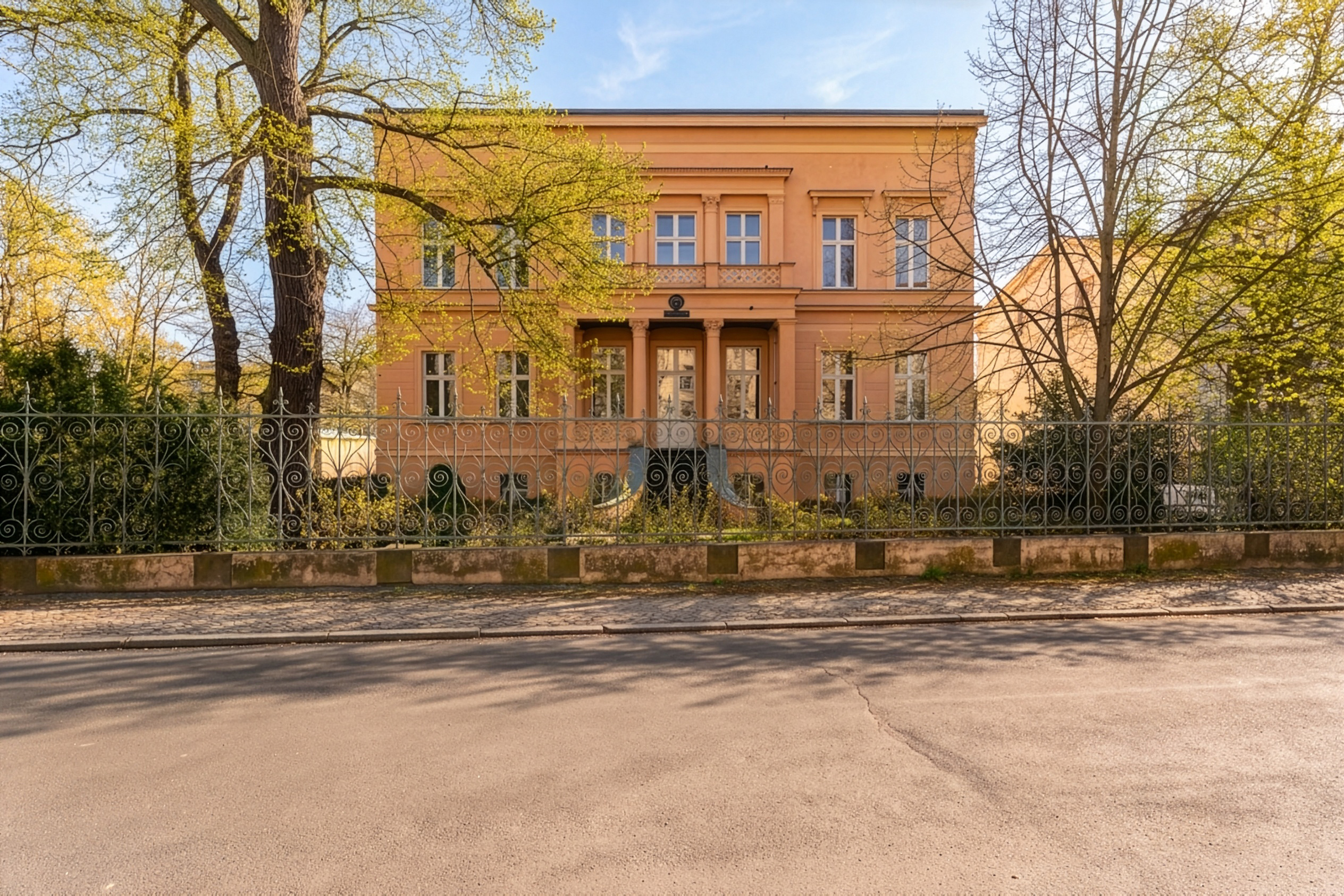 Großzügige Hochparterrewohnung mit Garten in begehrter City-Lage