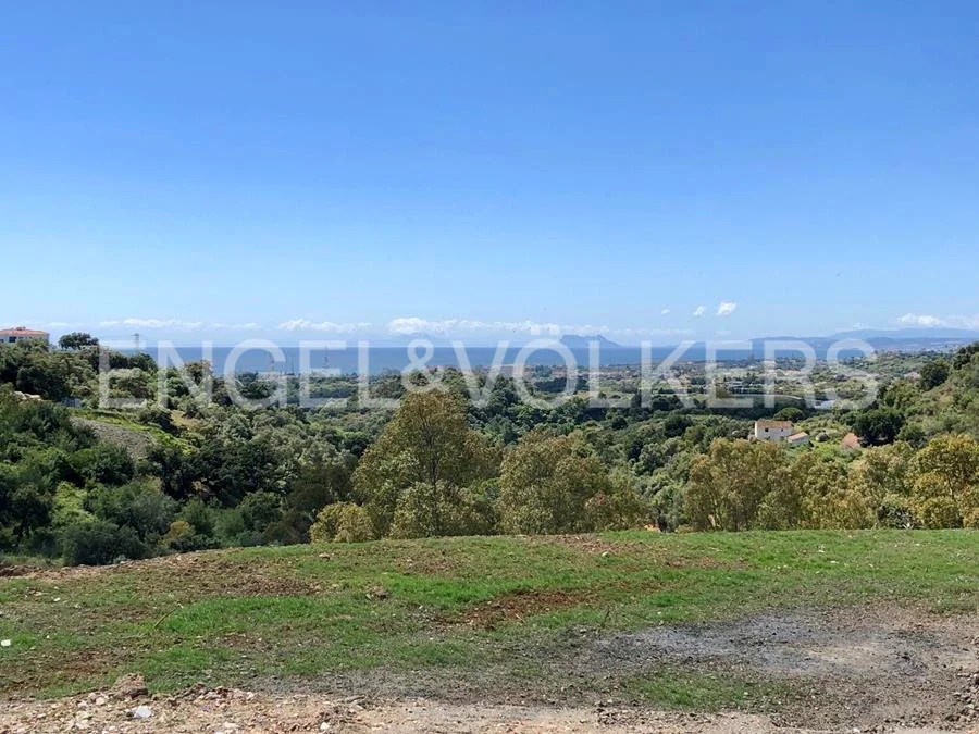 Large plot with best sea views in Estepona