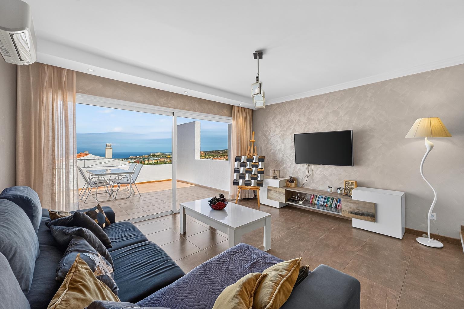 Renovated apartment in a central location with Atlantic views
