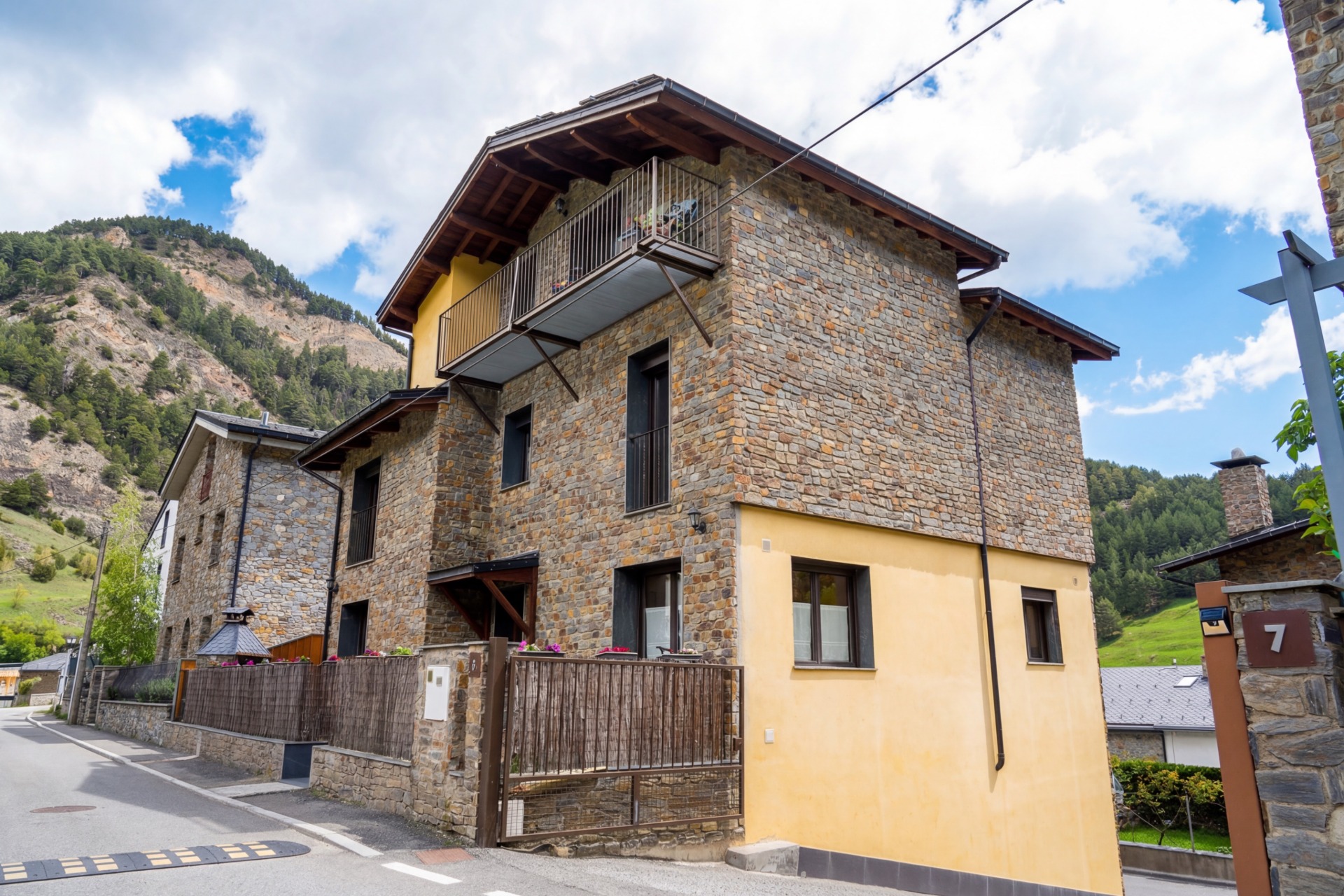 Charming family home in Pal with abundant natural light and a privileged setting