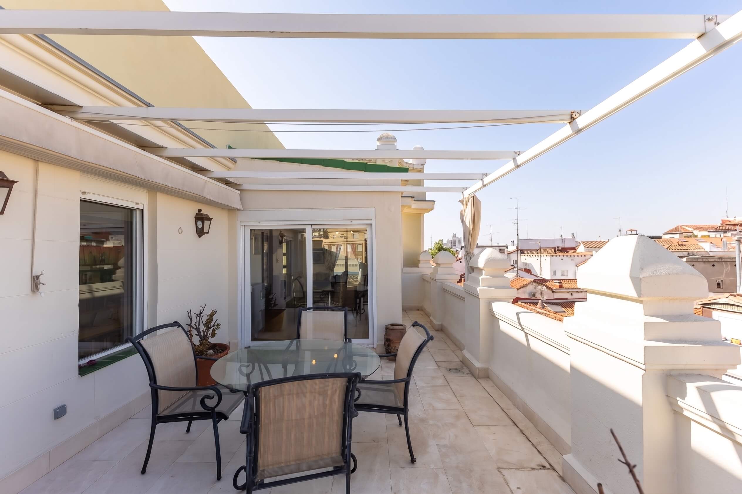 Stunning designer penthouse with 2 private terraces and collectible furniture in Trafalgar