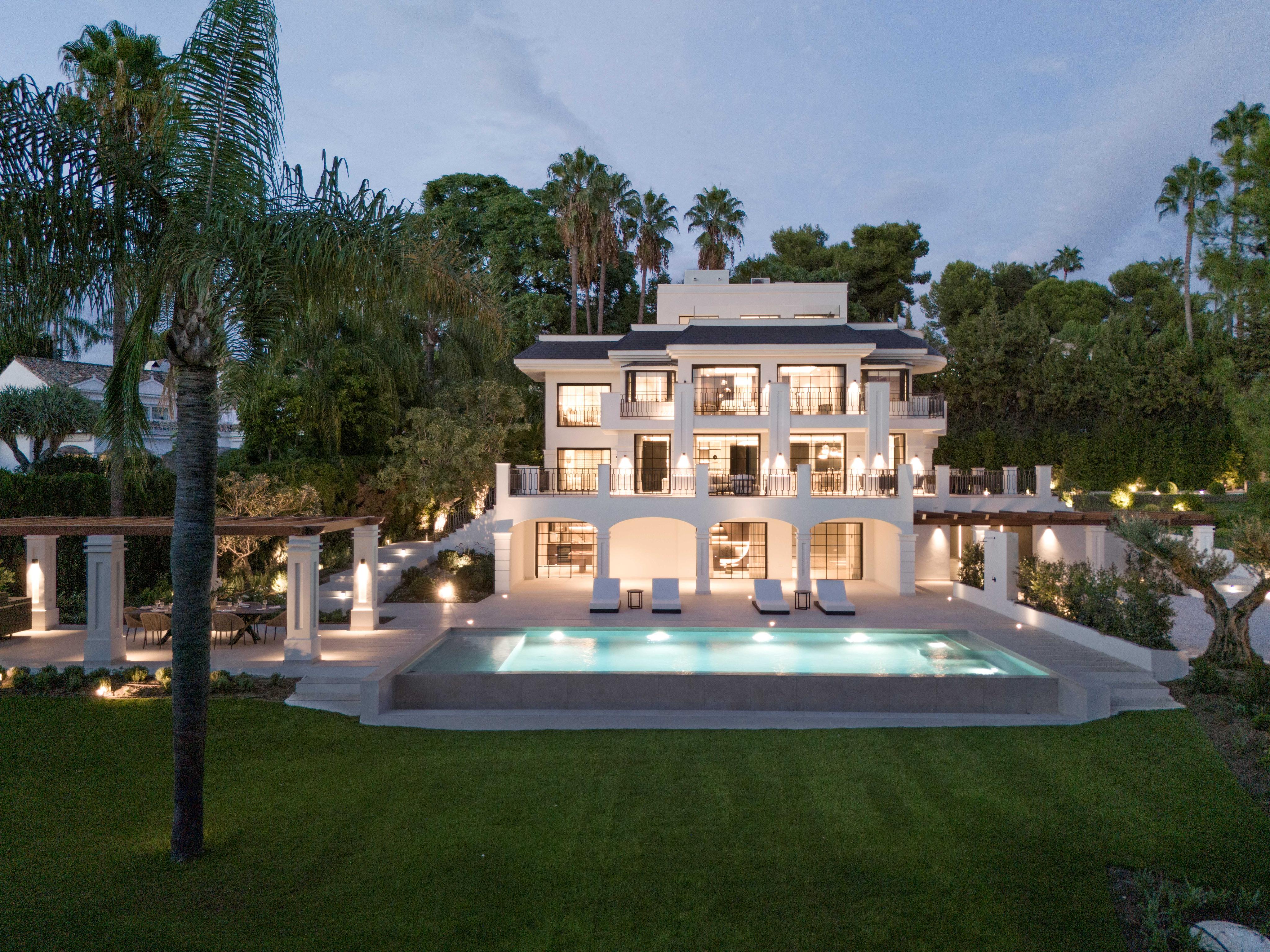 Villa Monte Blanco: Un oasis de elegancia y tranquilidad, junto al Campo de Golf Las Brisas