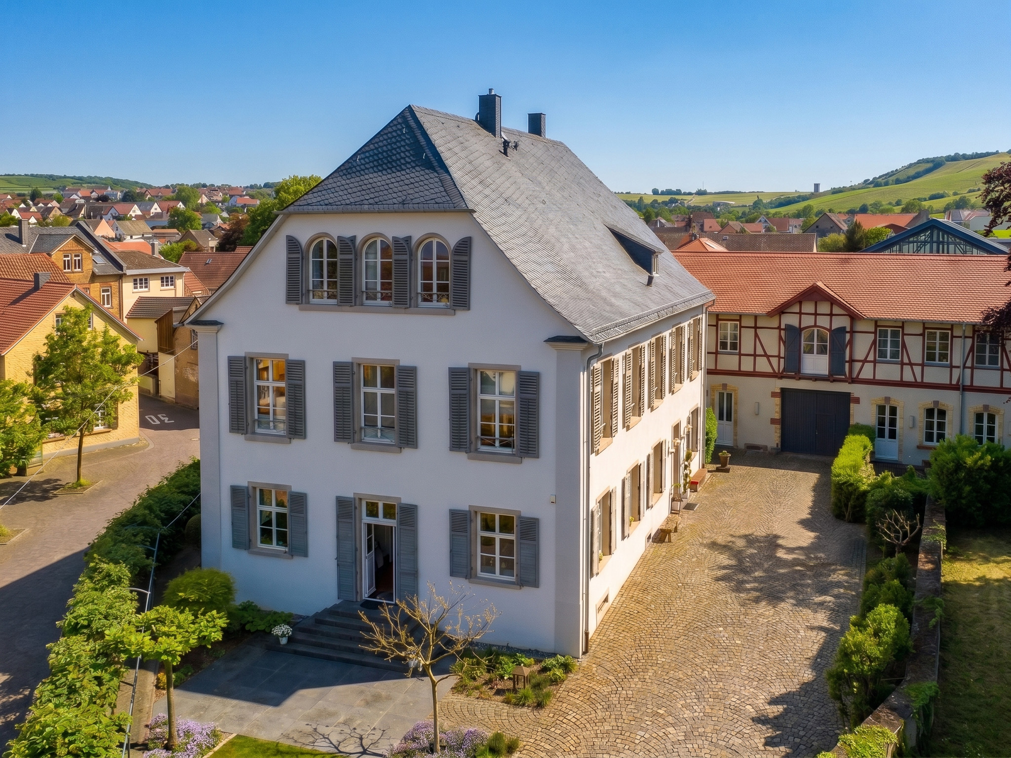 Repräsentative Luxus-Wein-Villa am Roten Hang