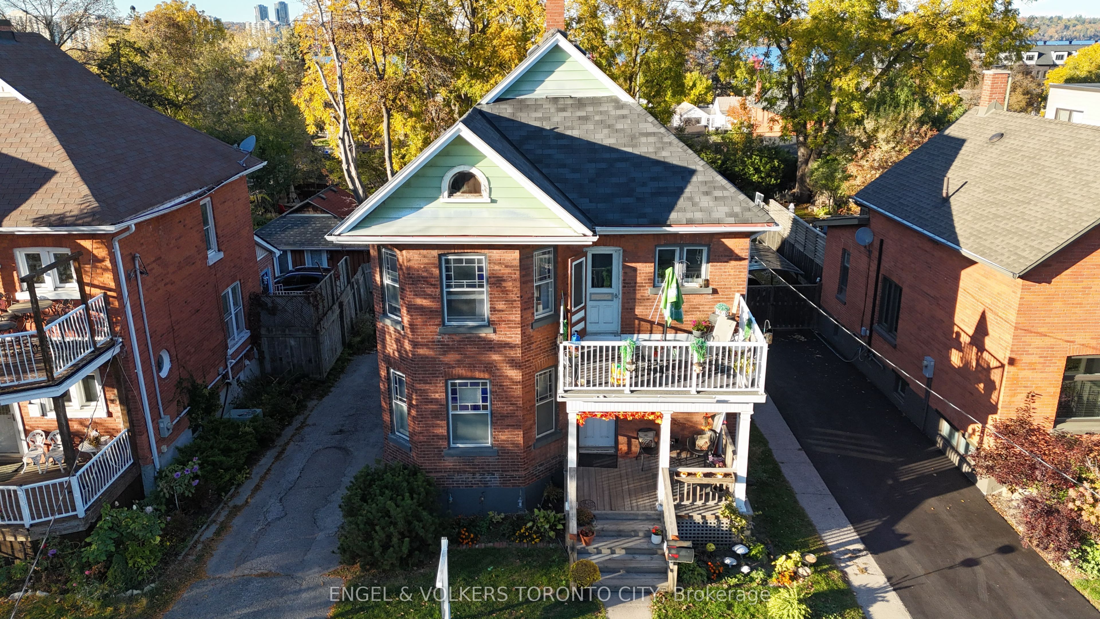 Legal Duplex in Prime Allandale