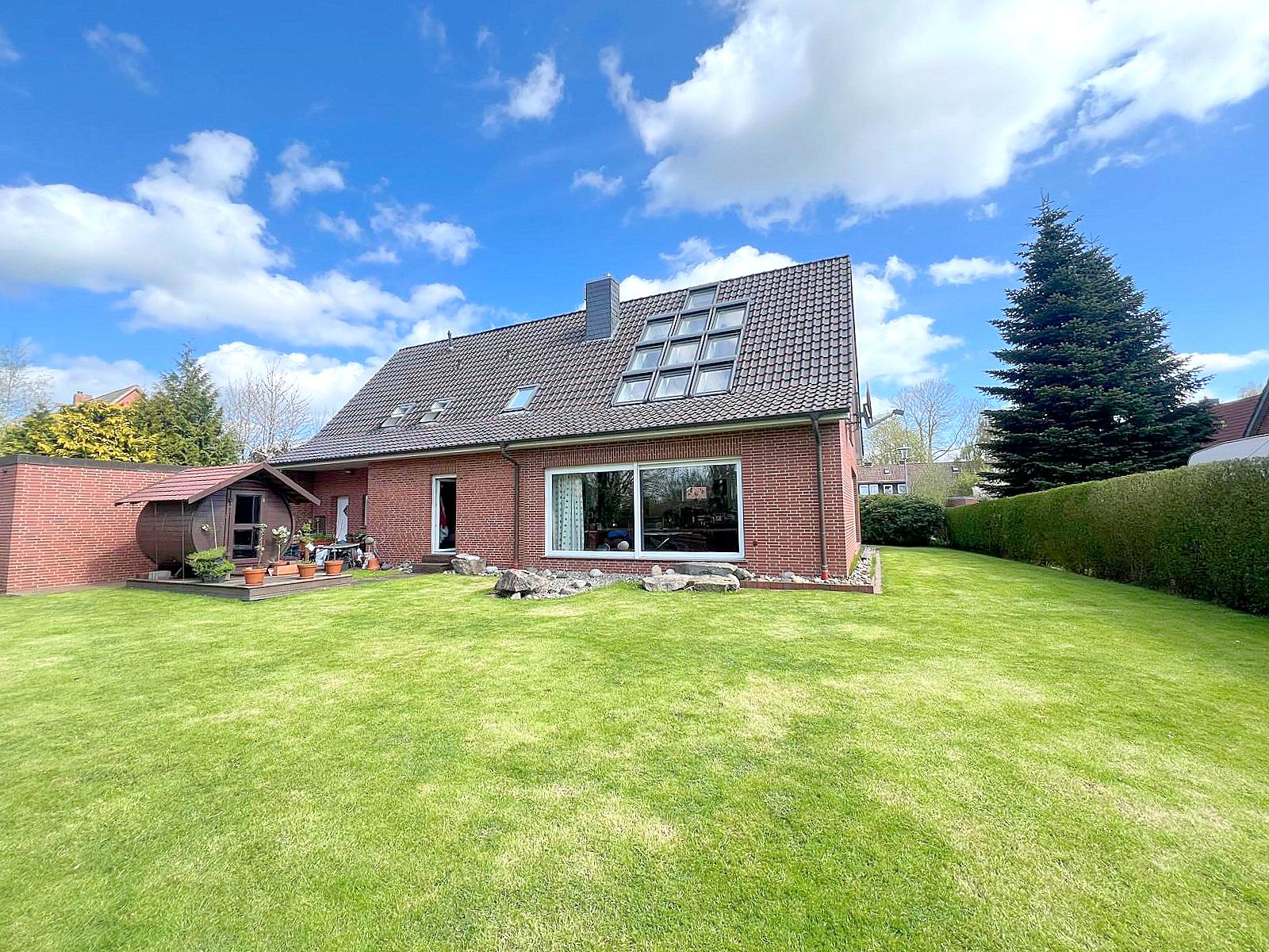 Großzügiges Einfamilienhaus mit Architekten-Anbau