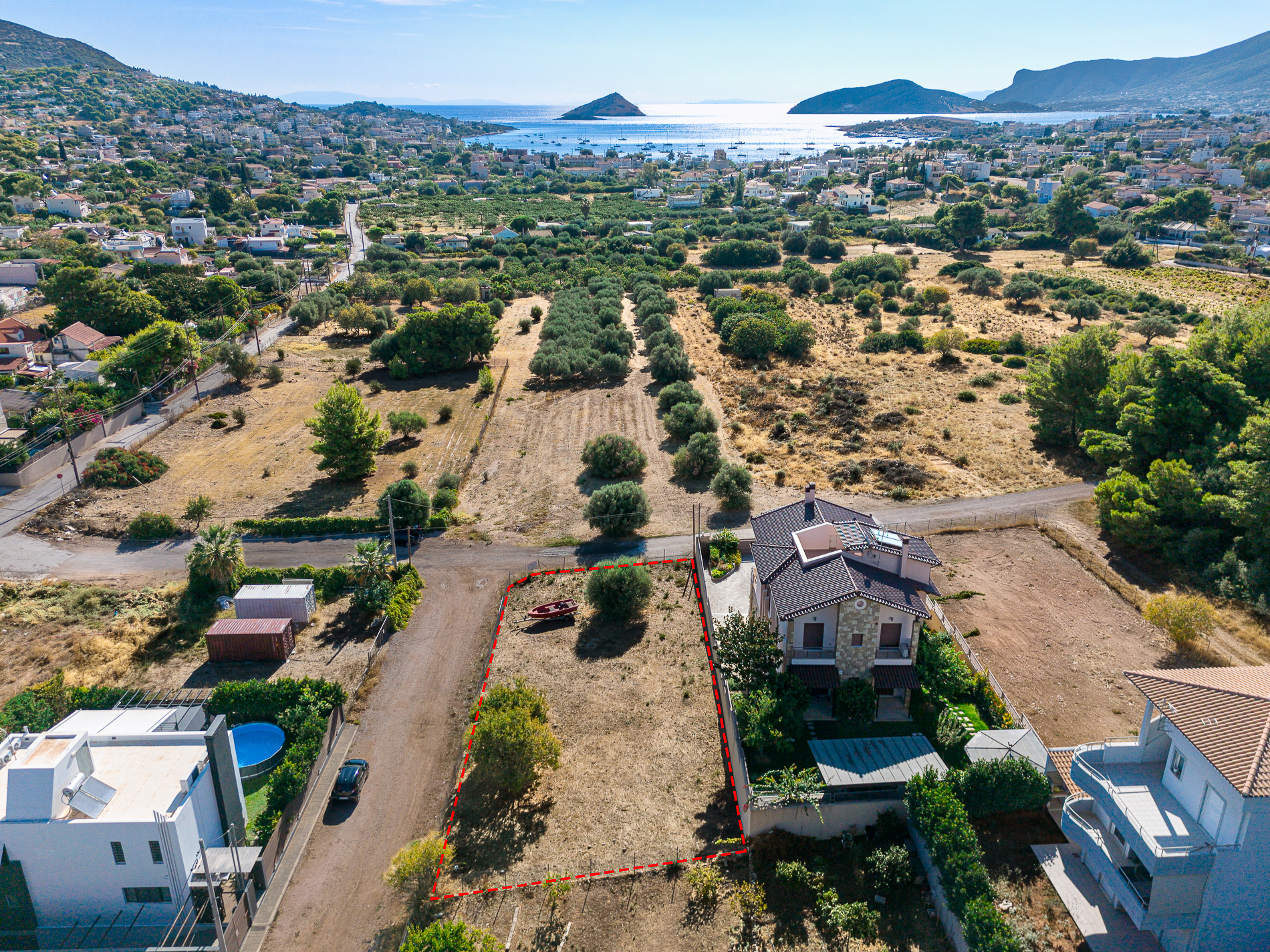 Corner plot 3' drive from Porto Rafti beach