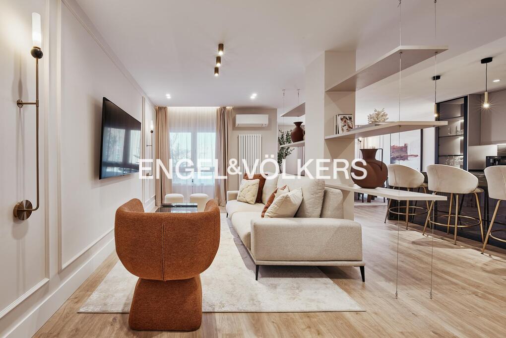 Renovated apartment with clear views on Castelló Street
