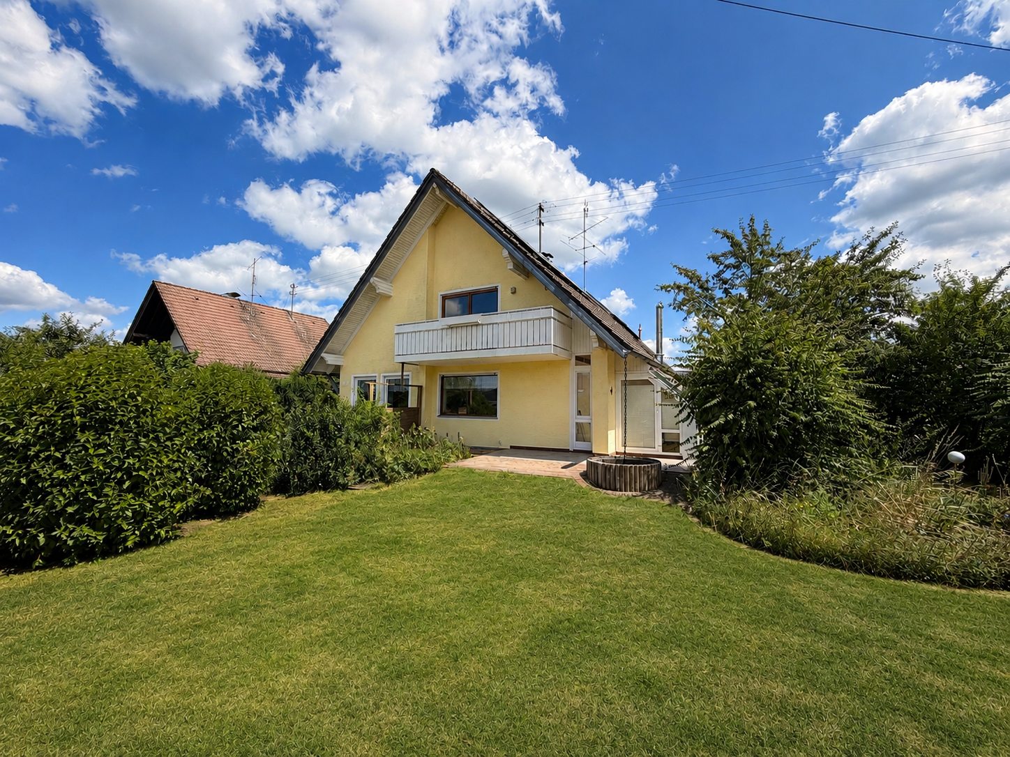 Freistehendes Einfamilienhaus mit Garten, Balkon und Terrasse in Holzgünz – idyllische Privatsphäre trifft auf beste Anbindung an Memmingen und das Unterallgäu [KI-modifiziert]