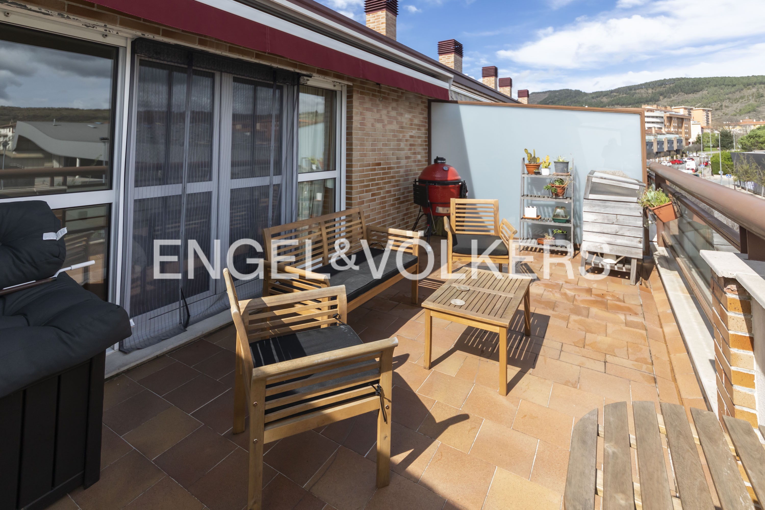 Dúplex con Amplia Terraza en La Chantrea – Zona Alemanes