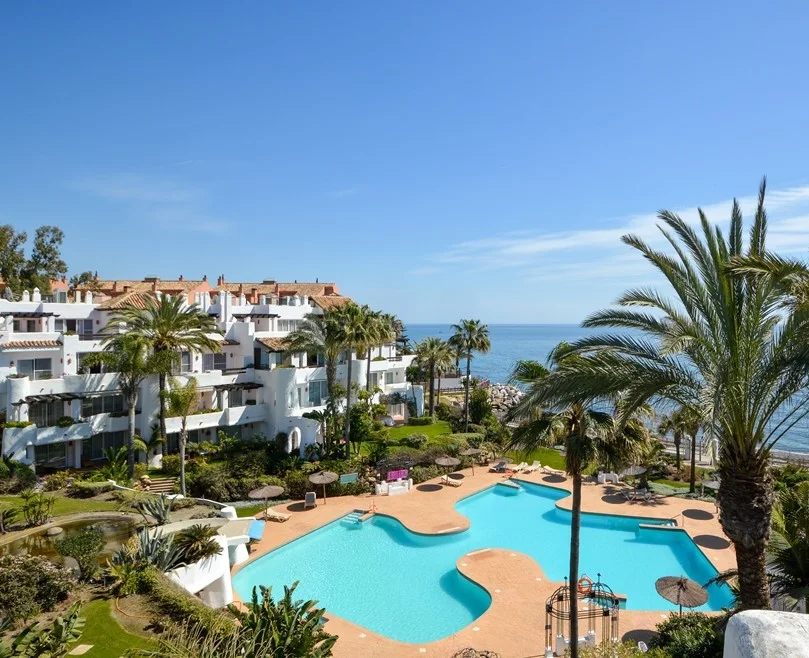 Beachfront duplex-penthouse in Ventura del Mar nearby Puerto Banus
