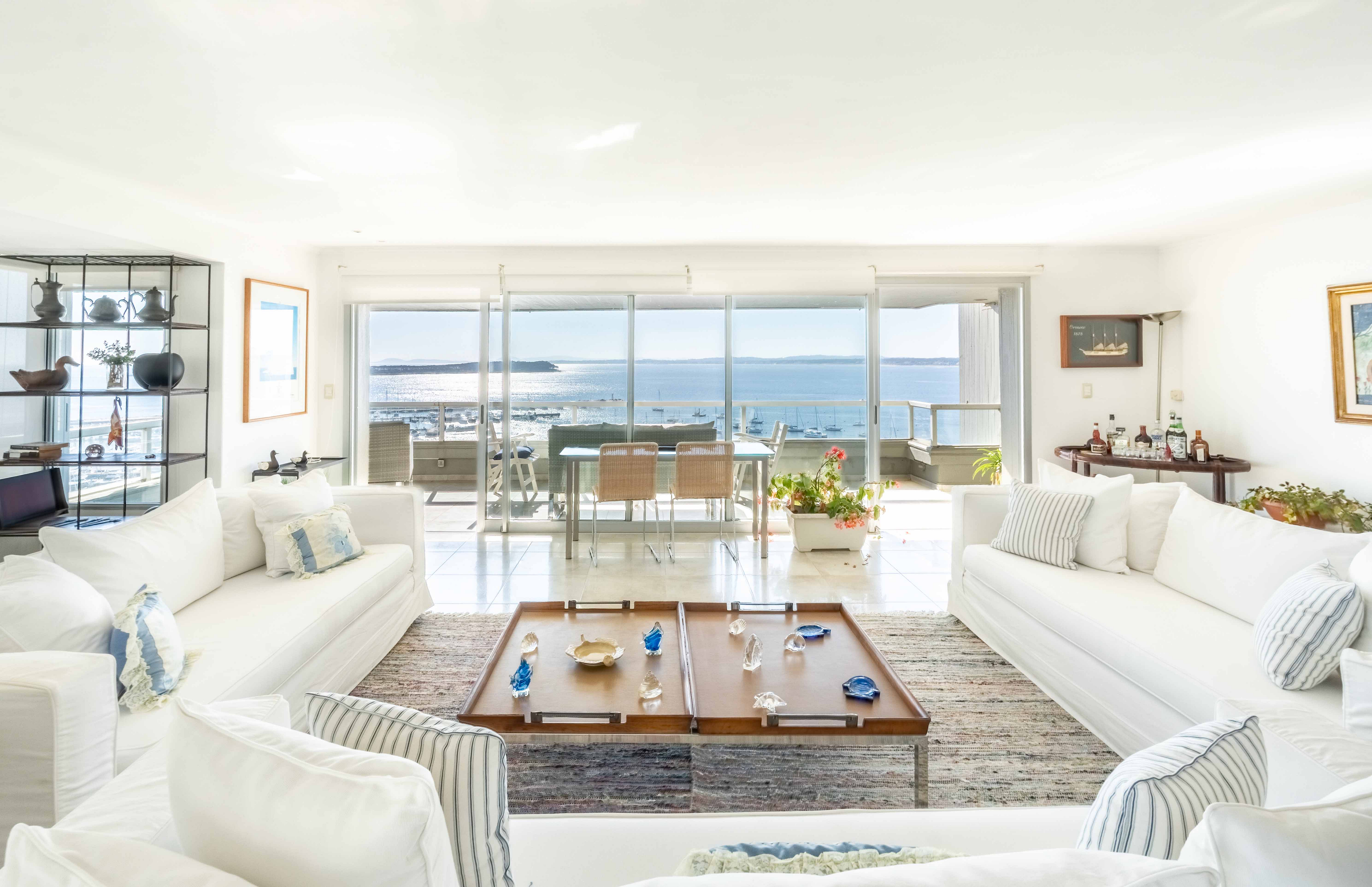 Exclusive corner apartment with panoramic views of the Port and Playa Mansa
