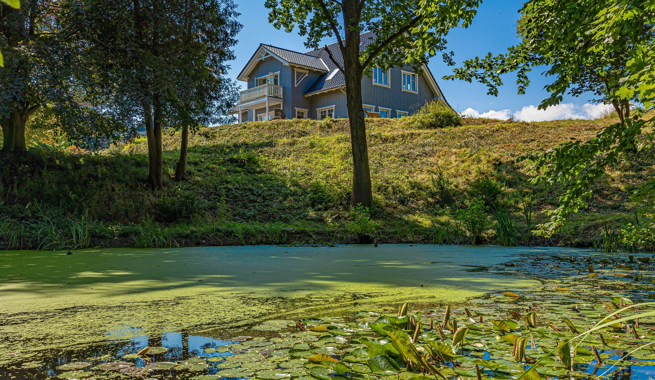 Wo Träume ein Zuhause finden… Schwedenhaus mit großzügigem Grundstück nahe der Ostsee