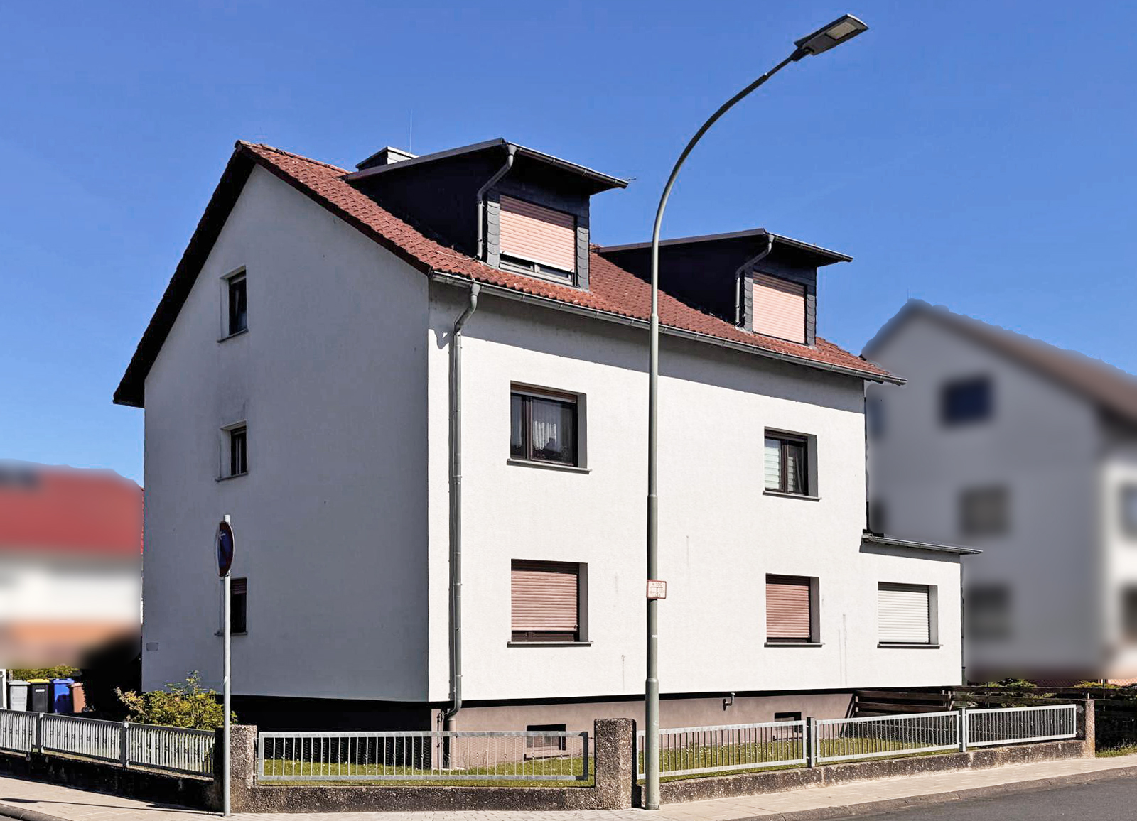 Invest oder Eigenbedarf: Teilvermietetes Dreifamilienhaus auf gepflegtem Grundstück