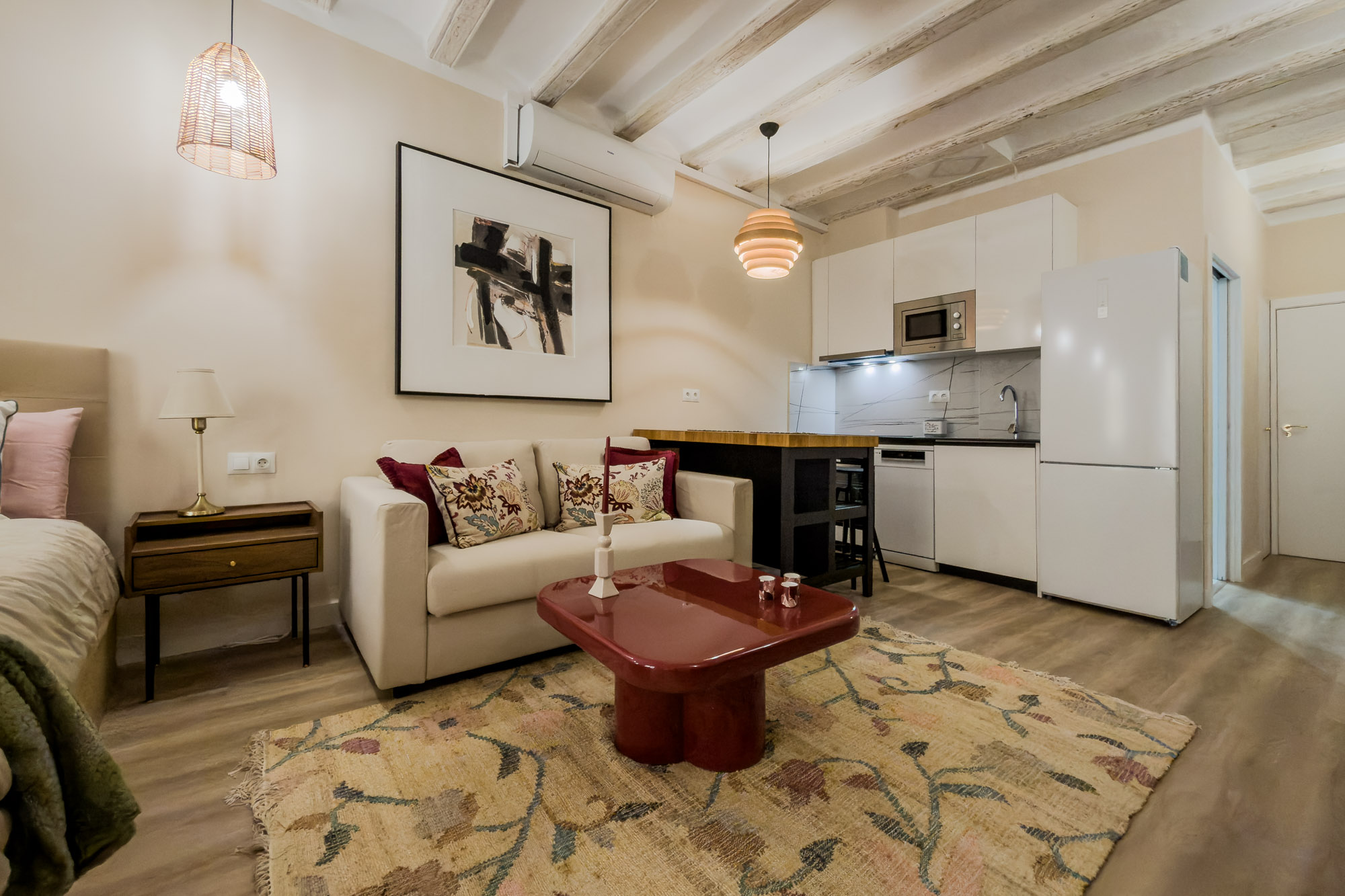 Short-term vacation rental | Elegant studio in the heart of the Gothic Quarter