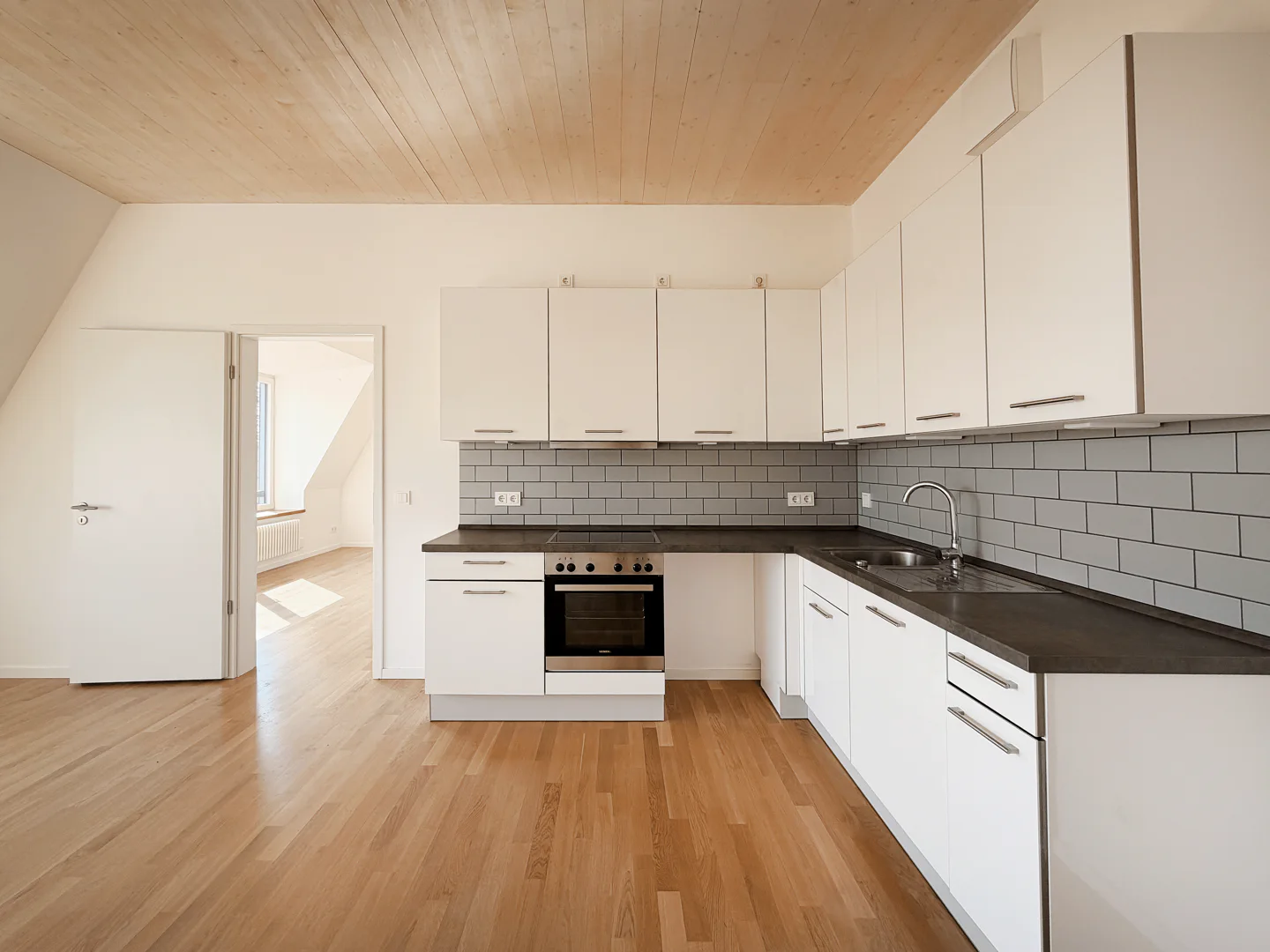 Lichtdurchflutete Dachgeschosswohnung mit privater Aufdachterrasse - Photo 3