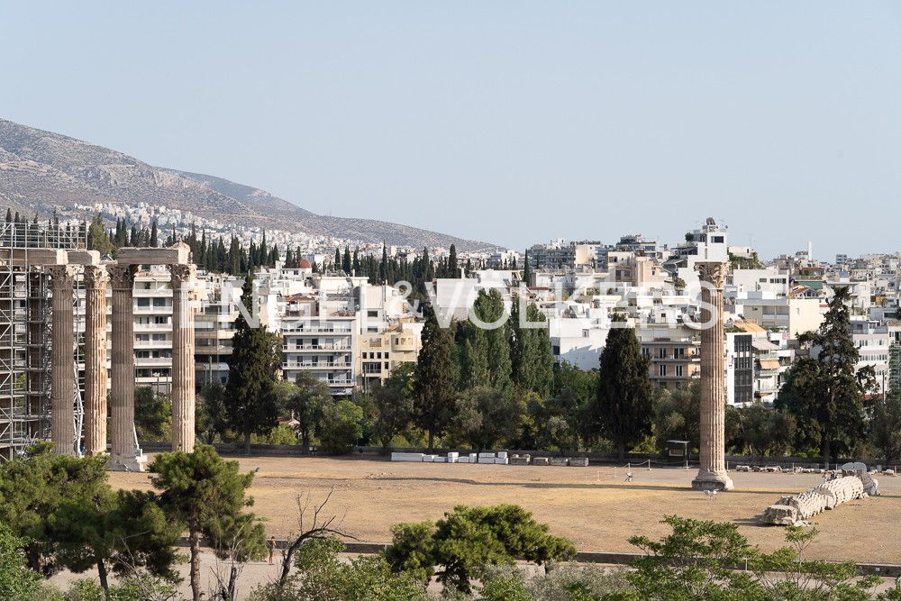 Bauhaus Apartment with Zappeion and Acropolis Views