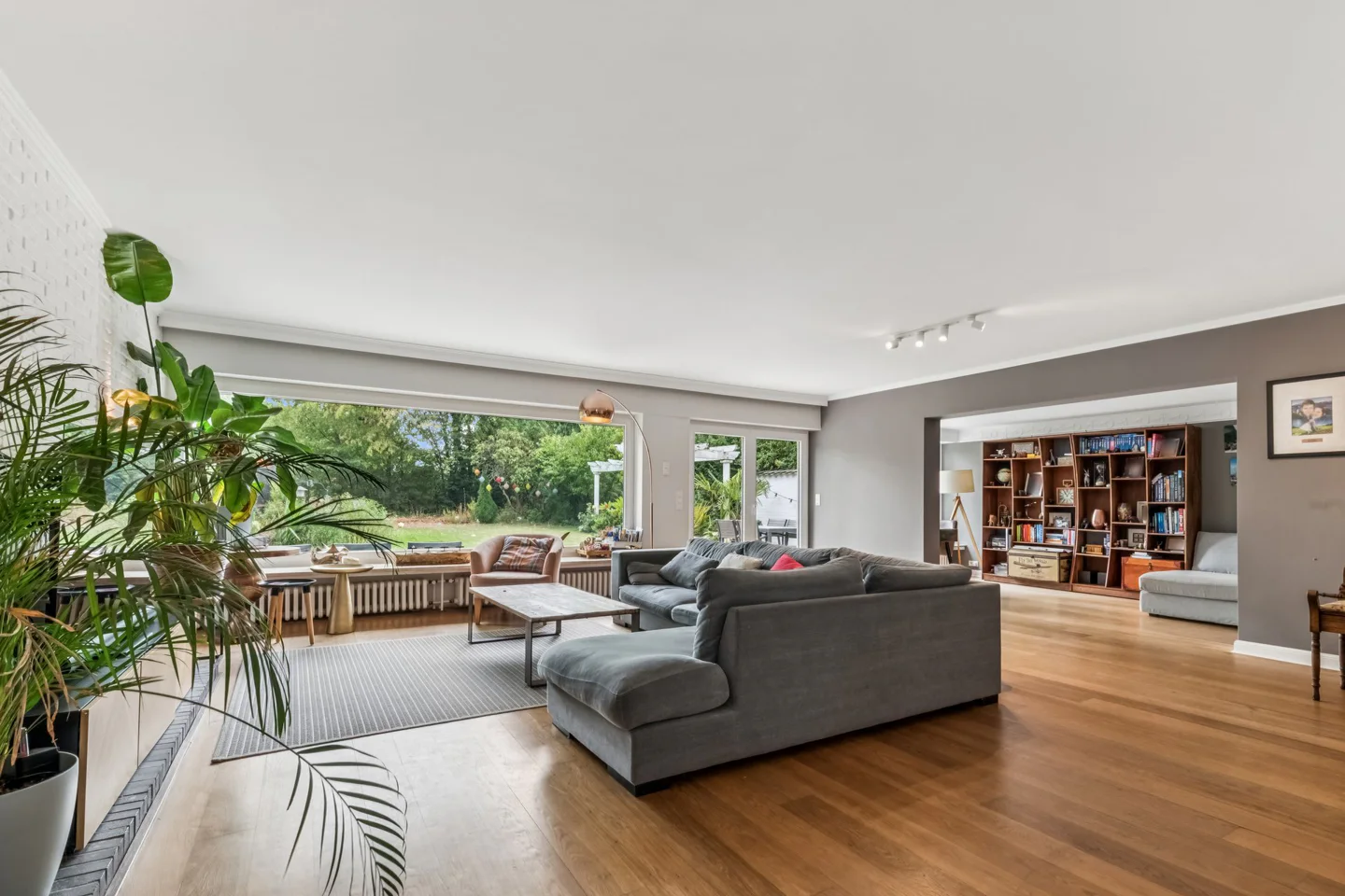 Modernes Familienhaus mit großzügigem Garten in begehrter Wohnlage - Photo 1