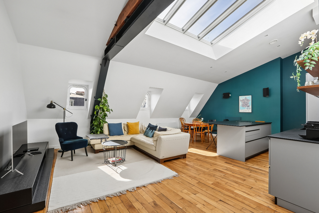 Top-floor apartment – 2 to 4 bedrooms – Near Place Victor Hugo and the Arc de Triomphe