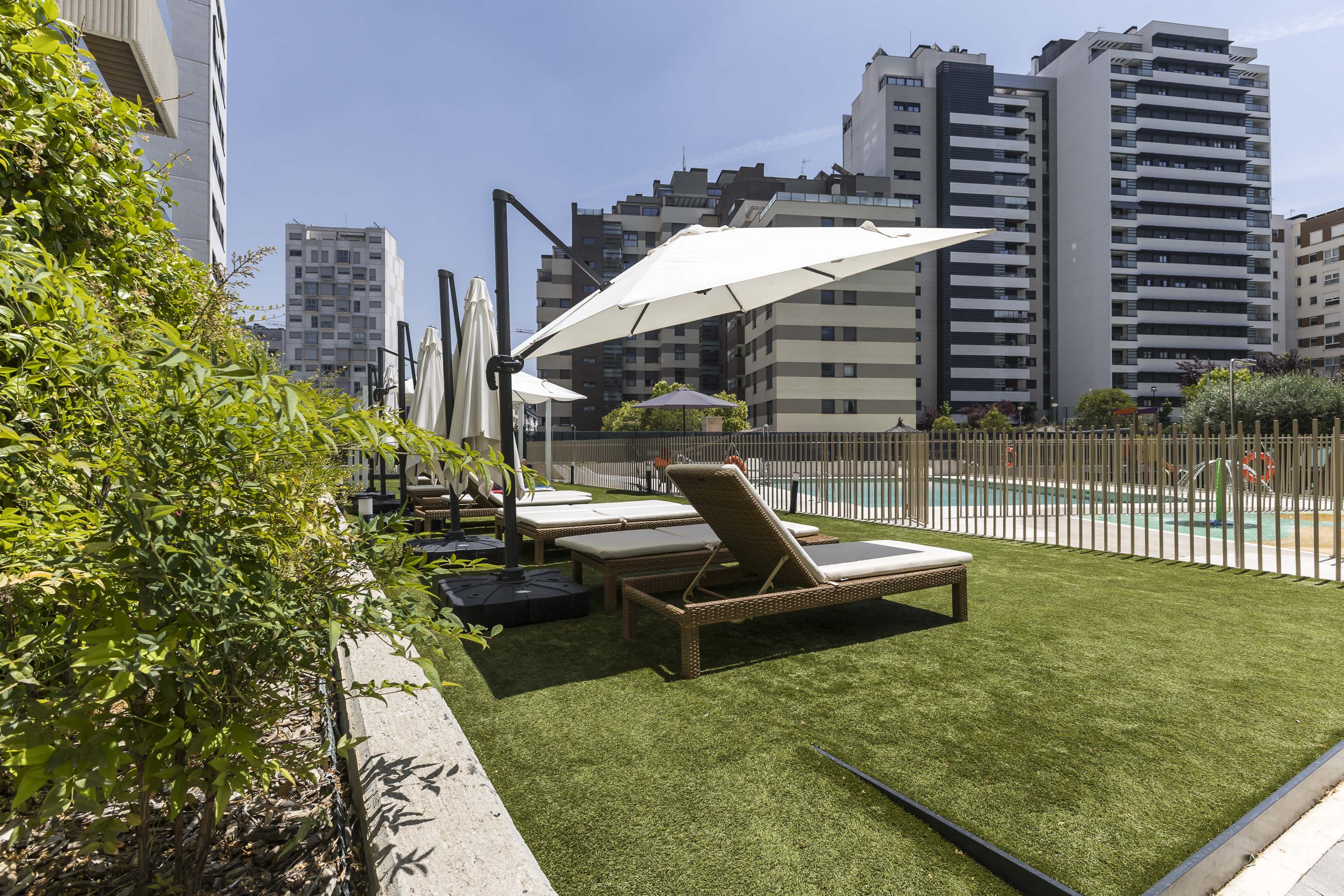 Nearly new 3-bed home with terrace in Valdebebas