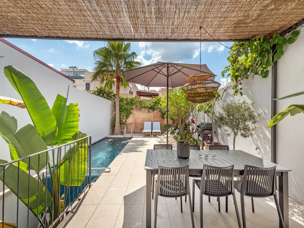 Renoviertes Haus mit Garten, Pool, Dachterrasse & Parkplatz in Palma