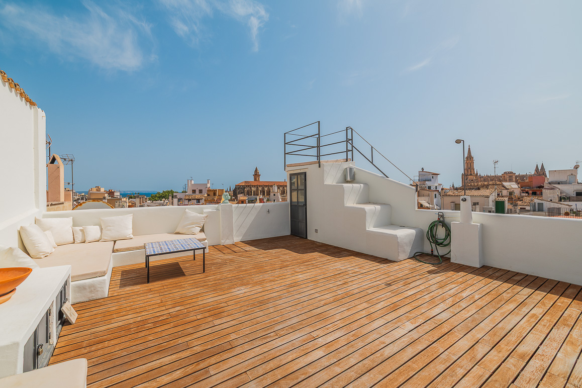 Triplex penthouse in an absolutely central location with two stunning terraces