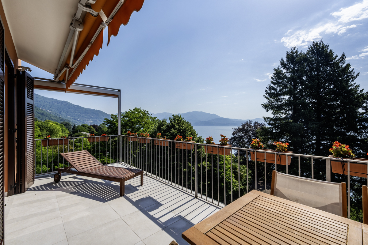 Résidence Pascià: penthouse moderne avec vue imprenable sur le lac