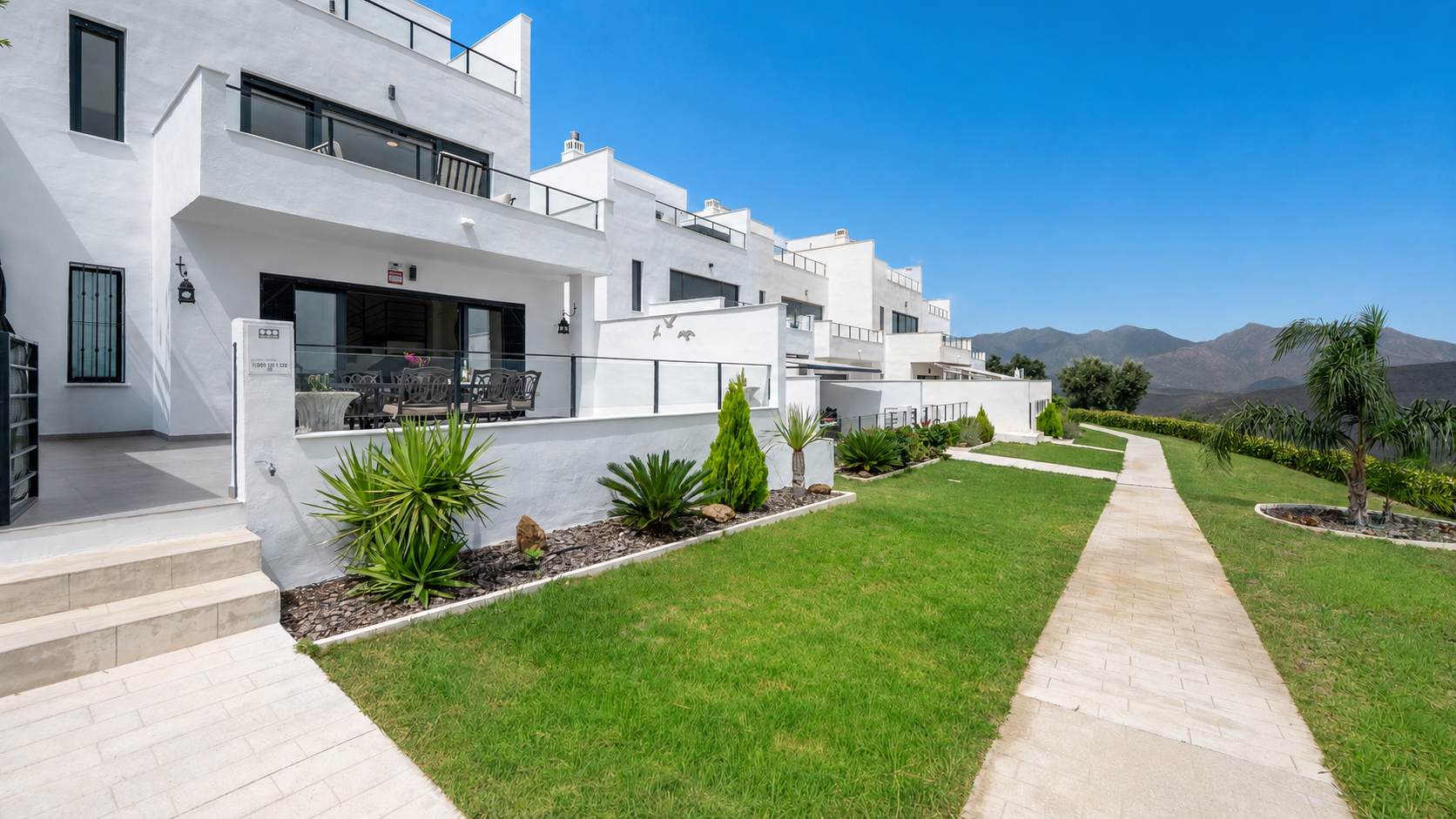 Townhouse with Open Views of Nature and the Sea in La Mairena