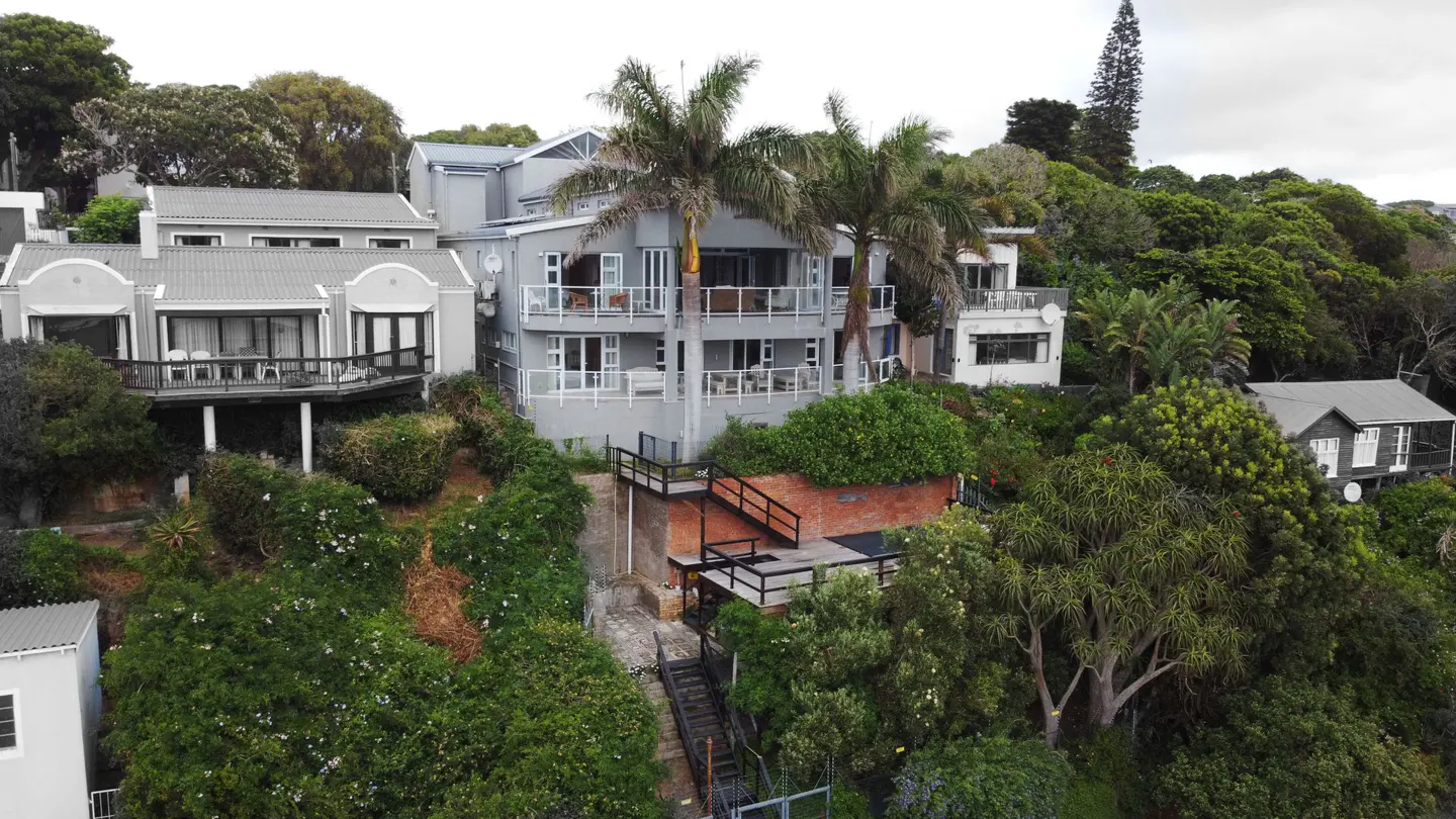 Bushmans home with views of the estuary, river & Kenton