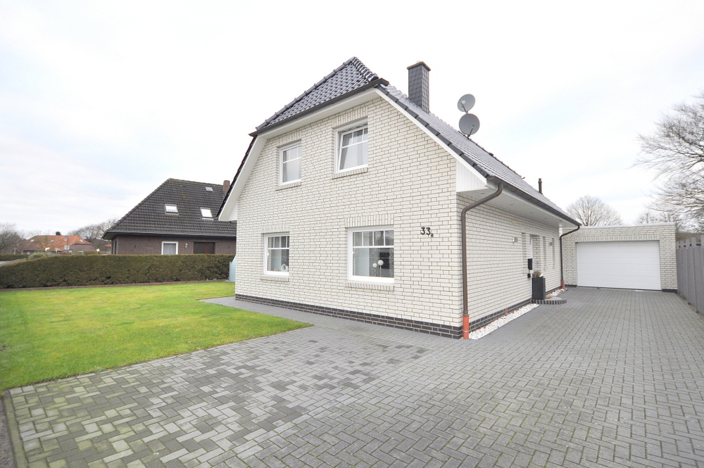 Einfamilienhaus mit Garage und Garten in Zetel