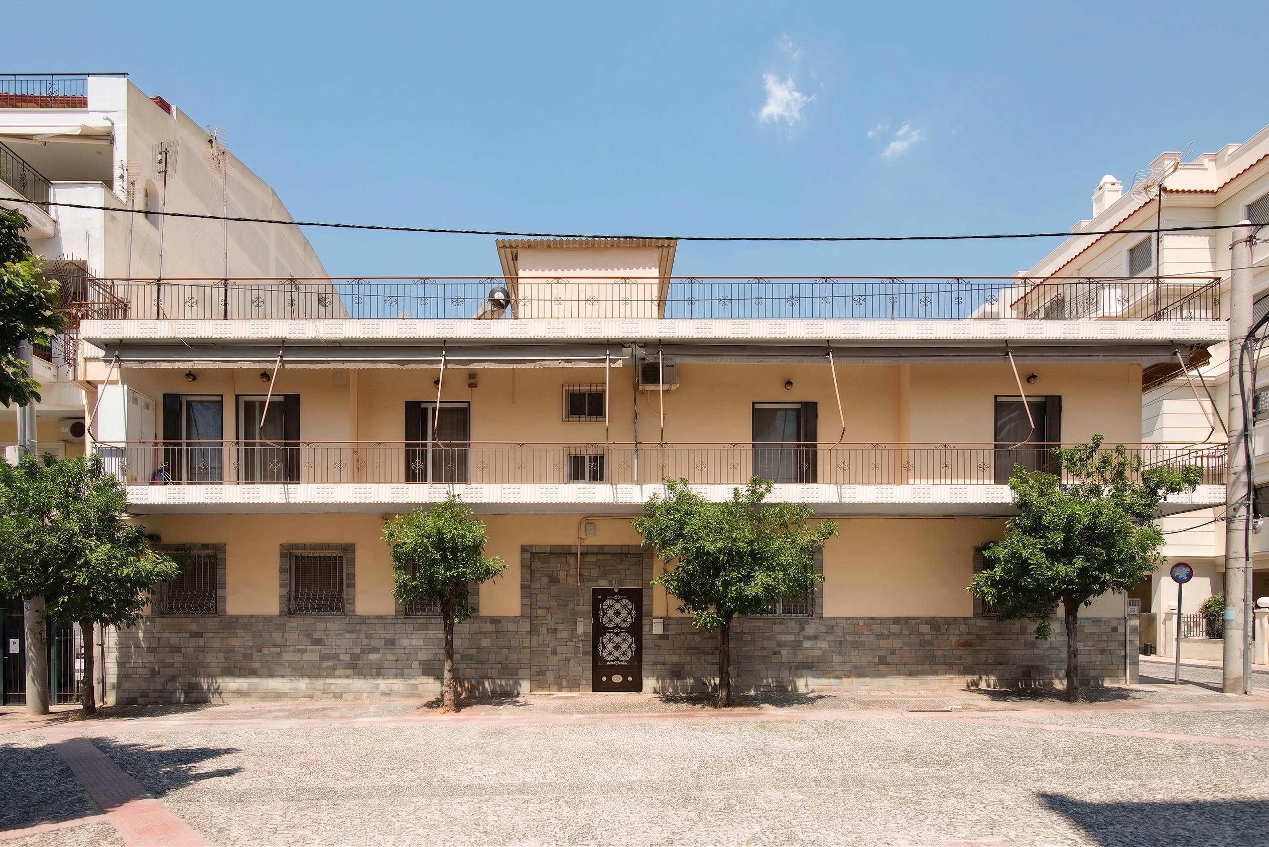 Investment two-story property in central Peristeri